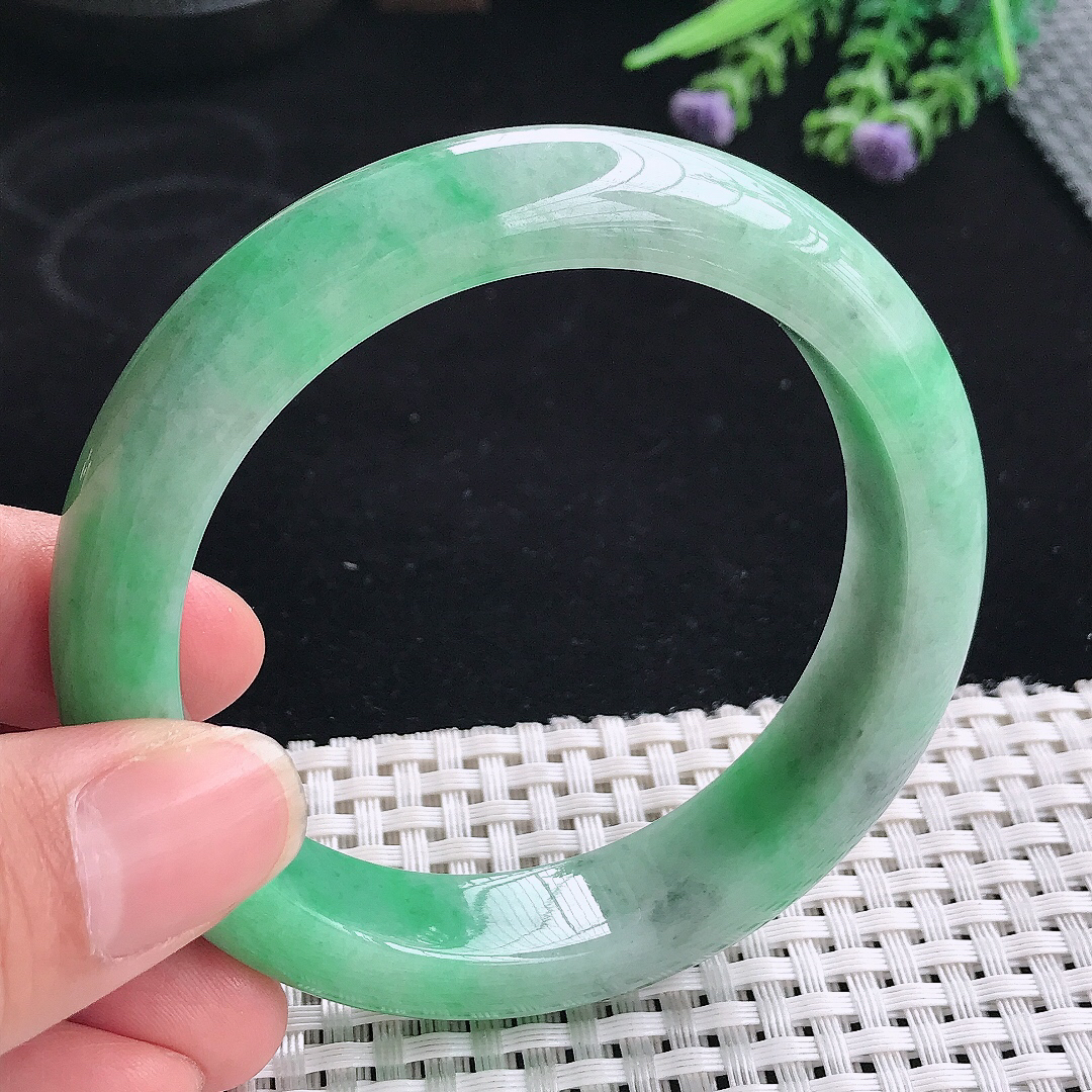 实拍A货翡翠57.5/13.2/9老坑精美满绿手镯宽边玉镯平安镯