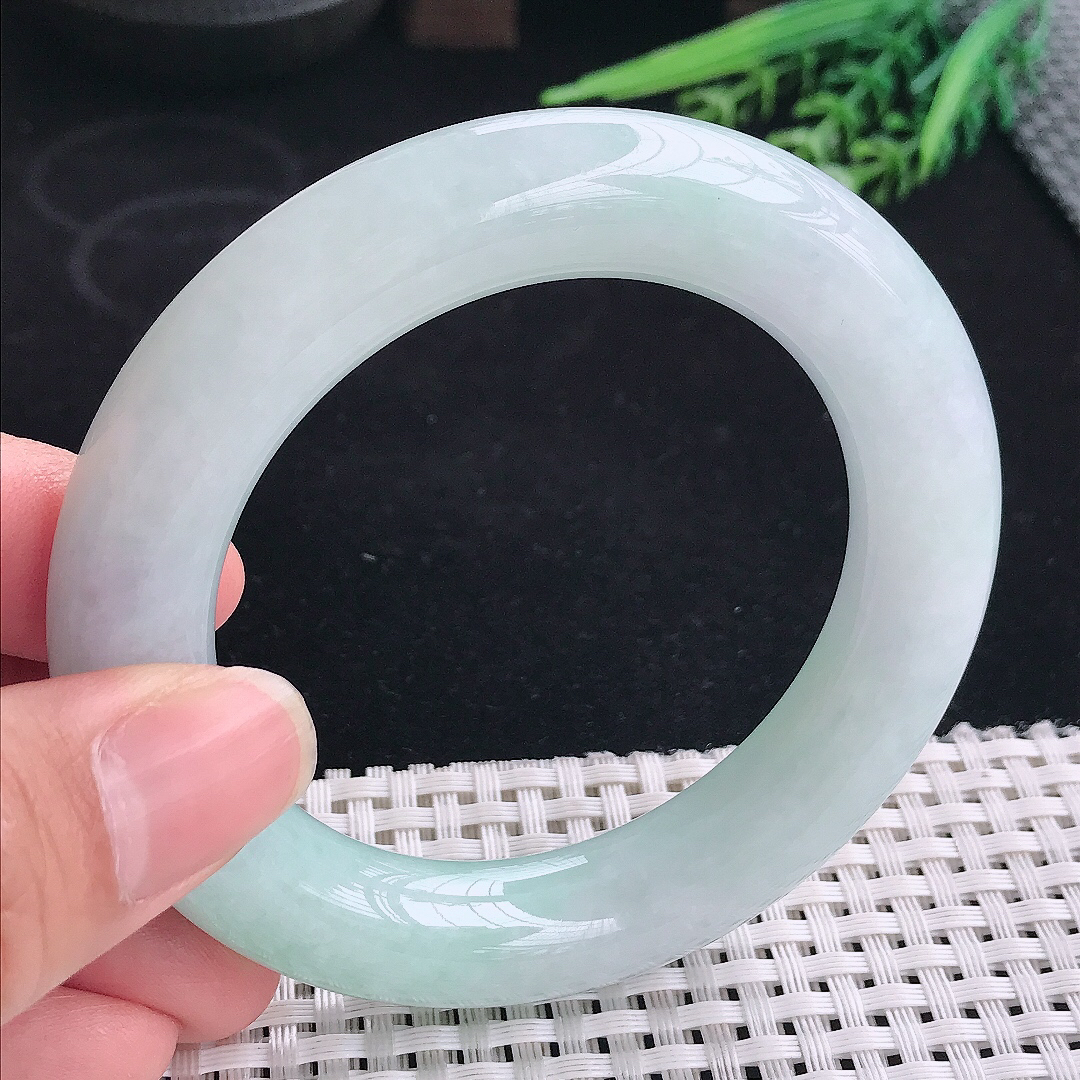 实拍A货翡翠54/12.5老坑秀气冰润晴底胖圆条手镯翡翠玉镯平安镯