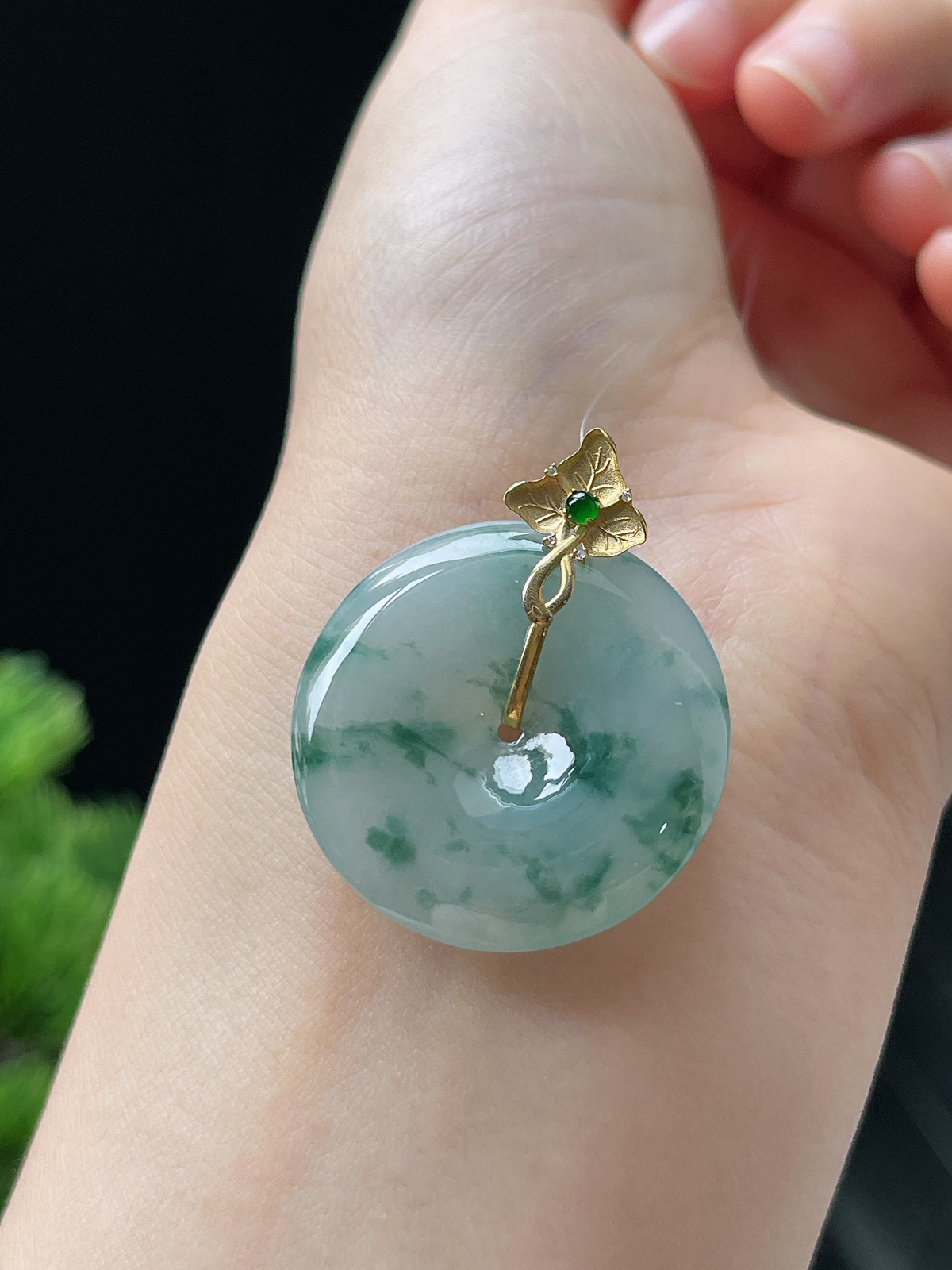 18k金 翡翠冰糯种飘绿平安扣挂件