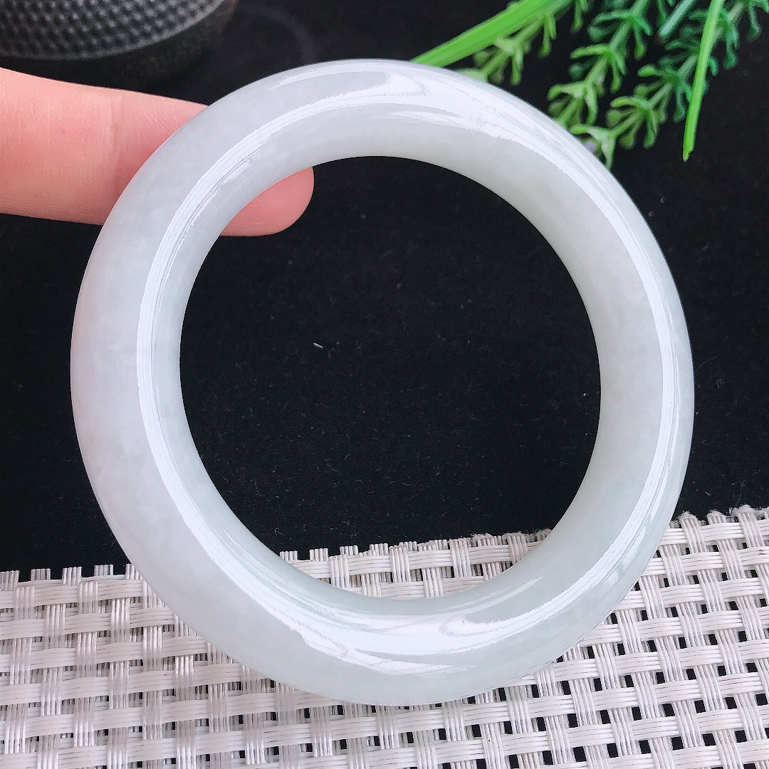 实拍A货翡翠57/12.2/12.1老坑秀气冰润月光白胖圆条手镯玉镯平安镯