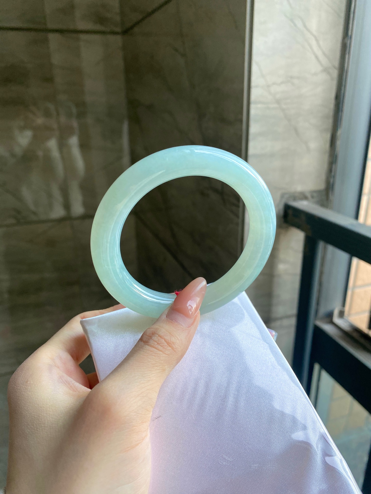 【晴水绿手镯】
尺寸：55.2-10.8-10.7
自然光无滤镜，原图直出