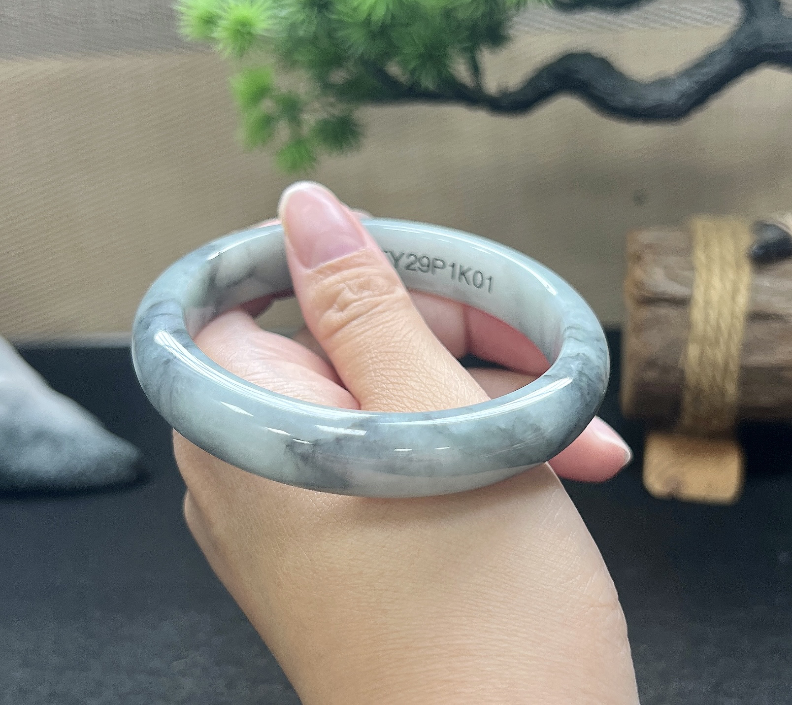 60圈口正圈飘乌鸡手镯