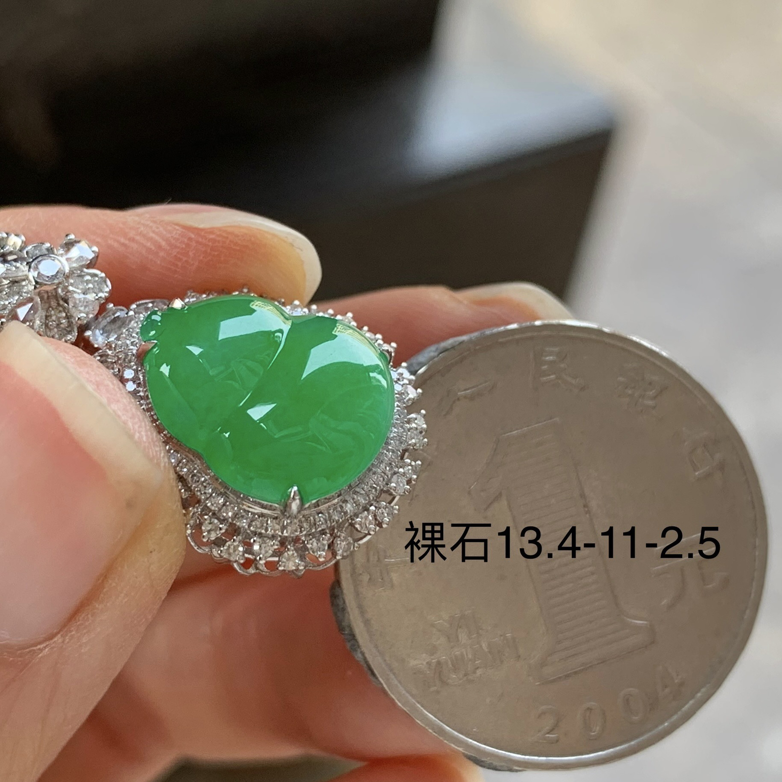 金钻镶嵌绿色葫芦^_^颜色均匀