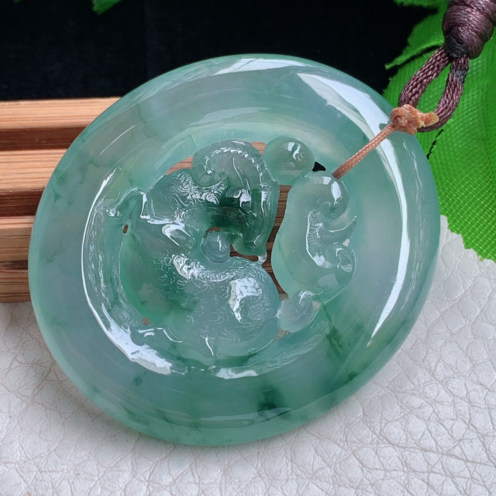 Bg实拍48.5*42.6*6.5缅甸翡翠冰种蓝水飘花生肖羊吊坠洋洋自得玉坠