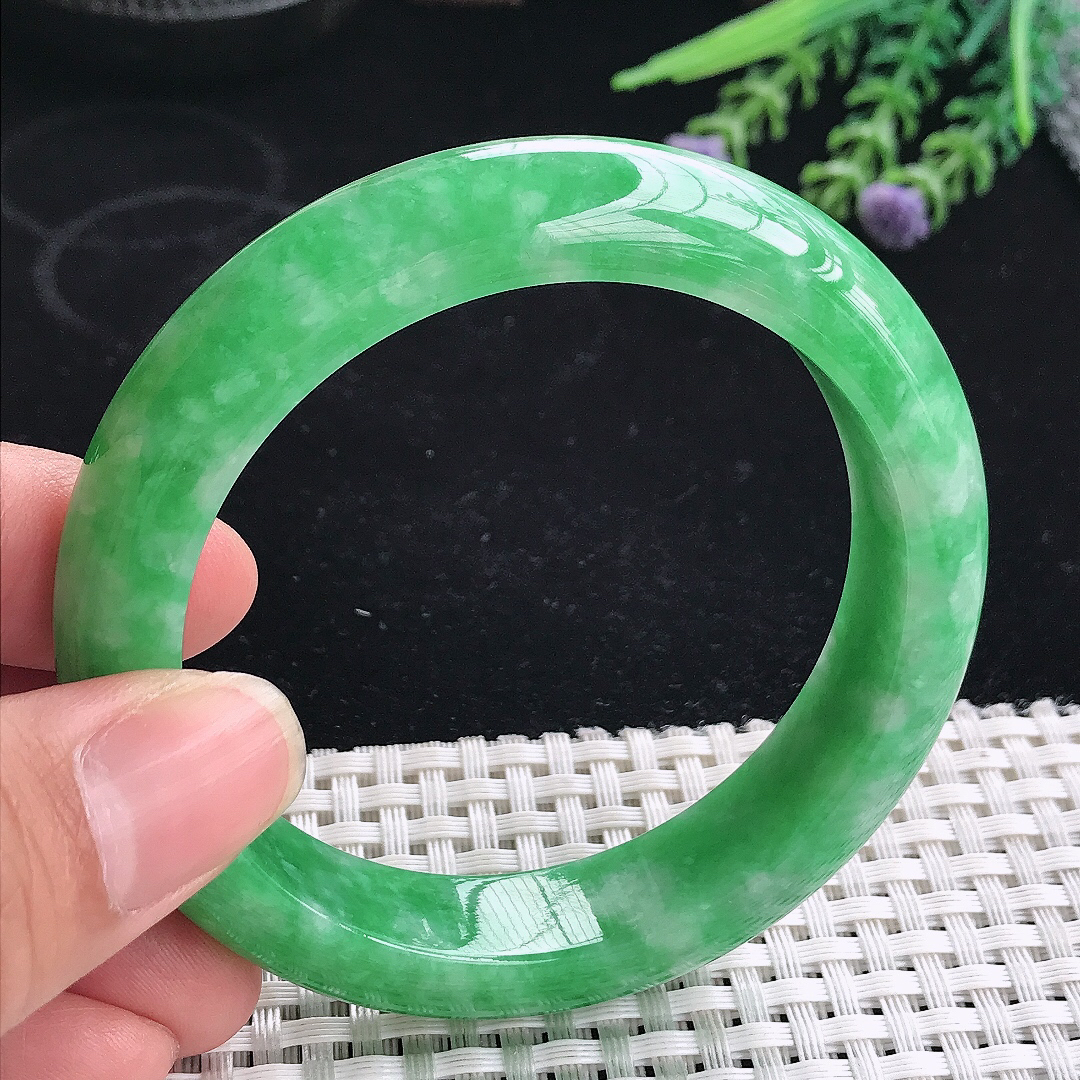 实拍A货翡翠56.8/13.2/9老坑精美满绿阳绿手镯宽边玉镯平安镯