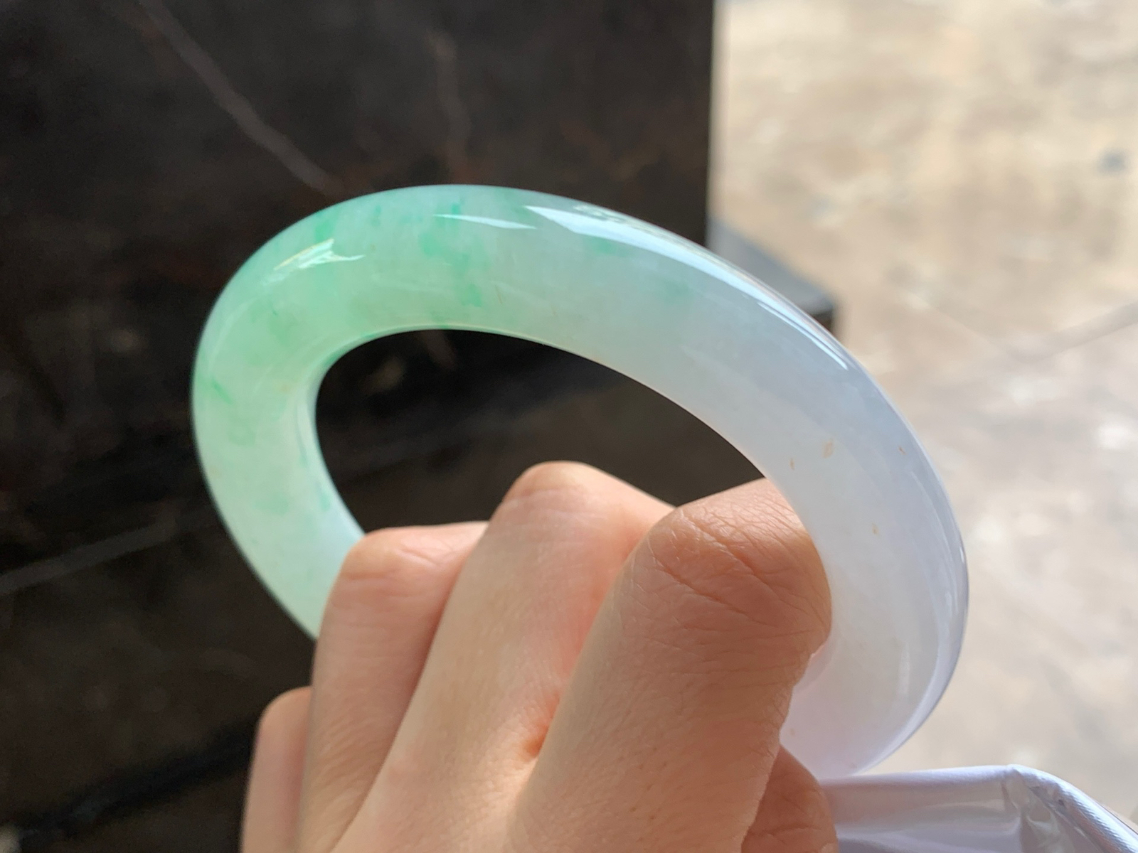 57-12

晴绿圆条手镯^_^清新