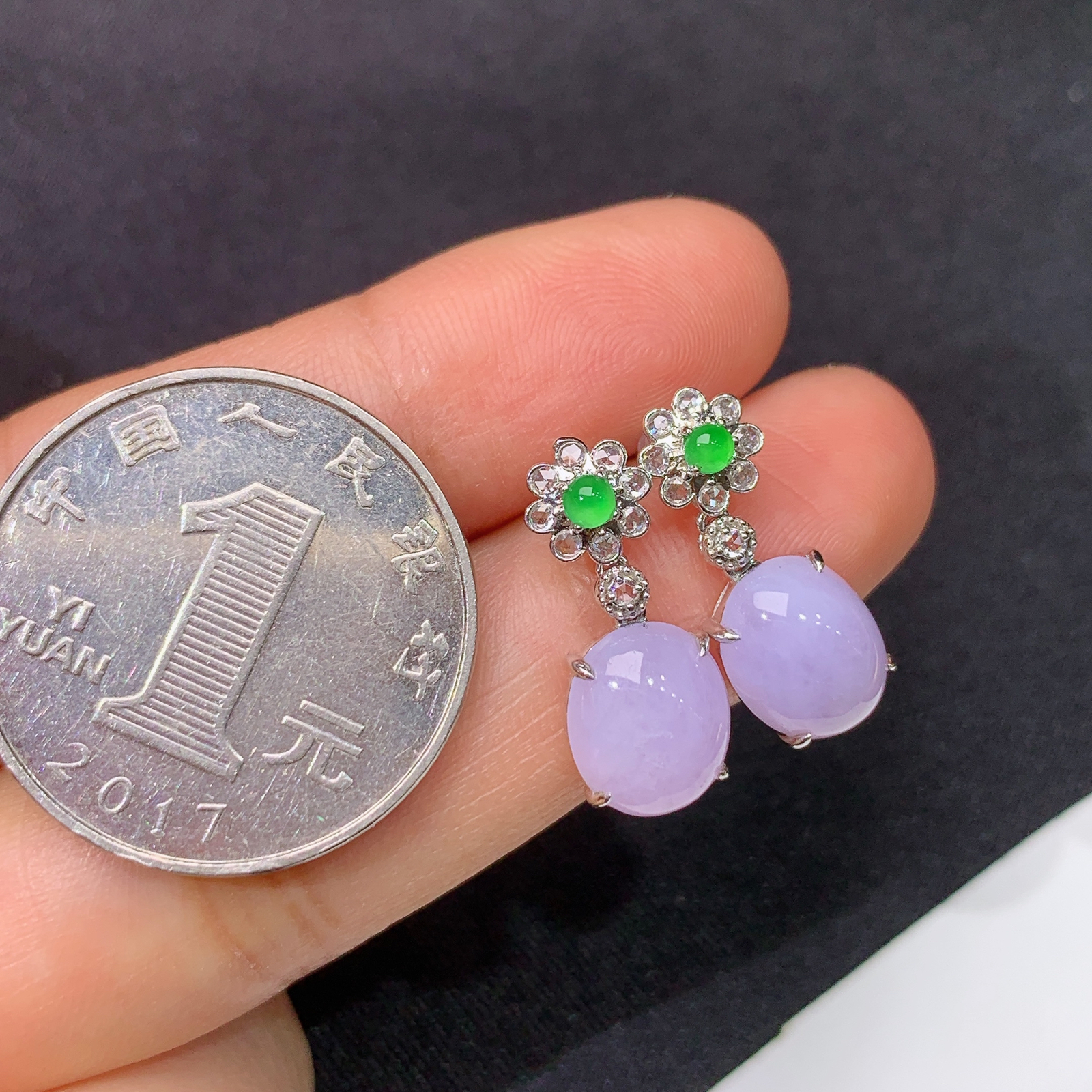 冰紫罗兰蛋面耳坠，18k金镶嵌，温润细腻，颜色鲜艳，Zha 尺寸9.7*7.6*3.5