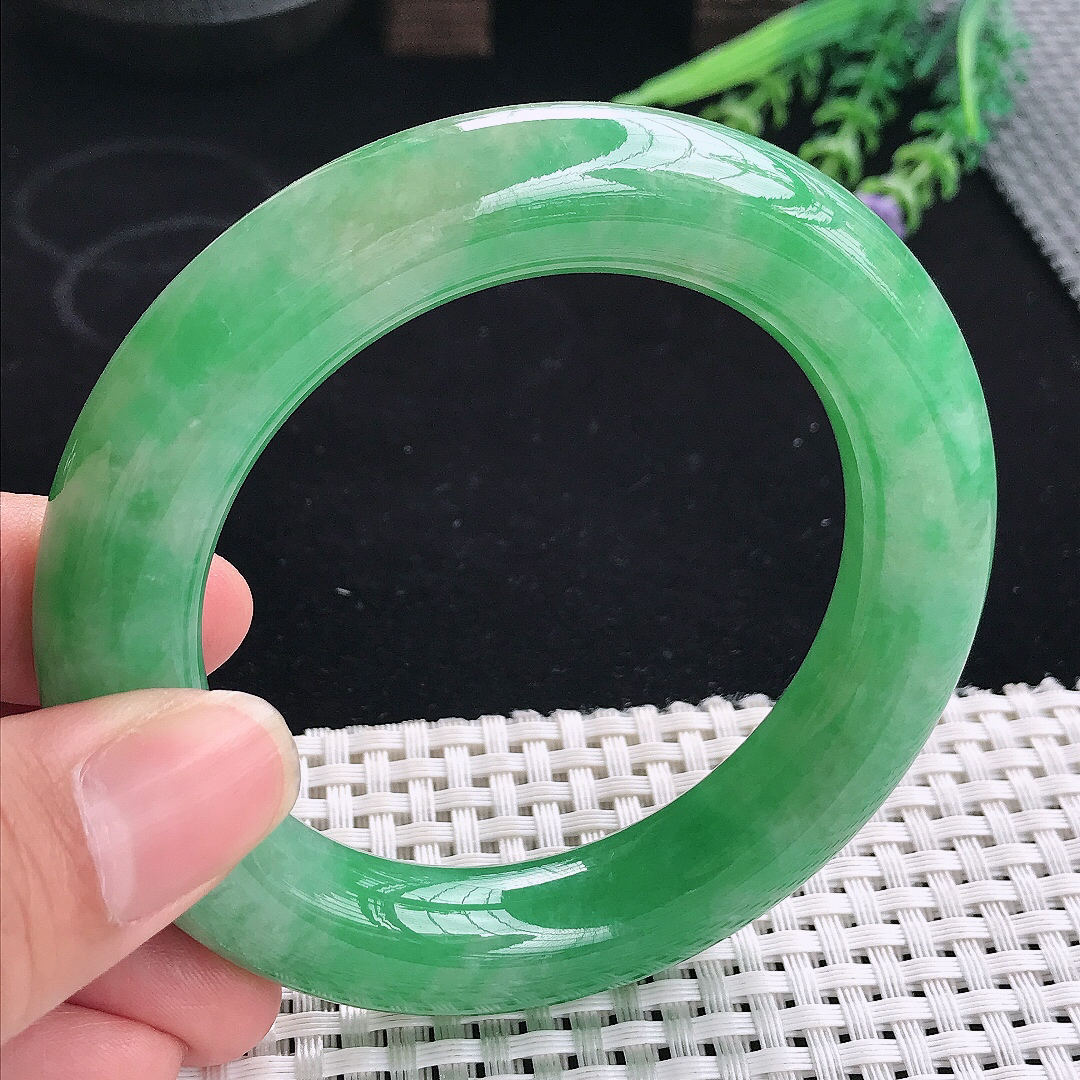实拍A货翡翠56.5/13/12.8老坑冰润水灵满绿胖圆条手镯翡翠玉镯平安镯