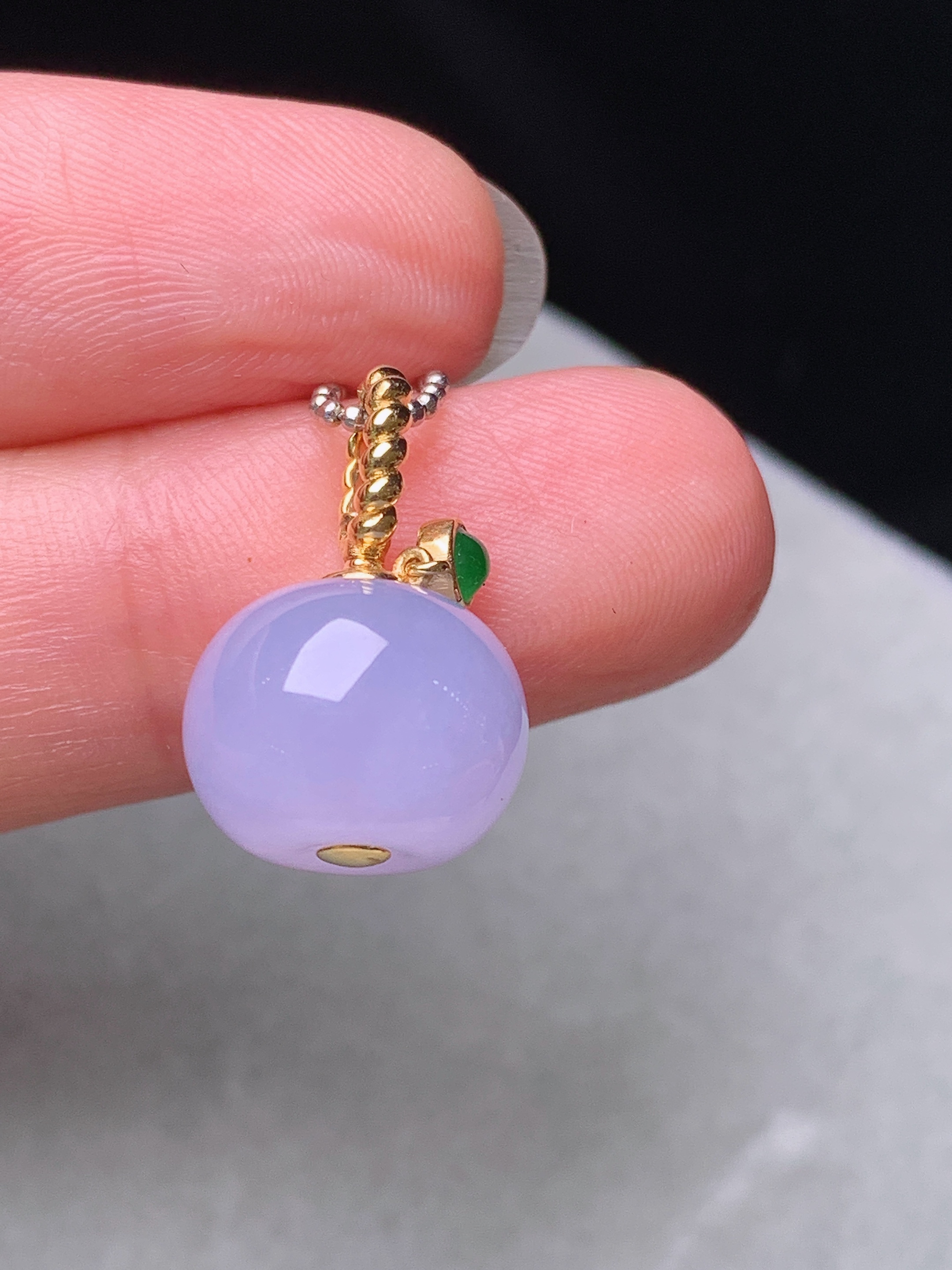 18k金镶嵌紫罗兰路路通吊坠 玉质细腻 色泽艳丽清新 水润亮眼 整体尺寸18*11.8*9.2b1