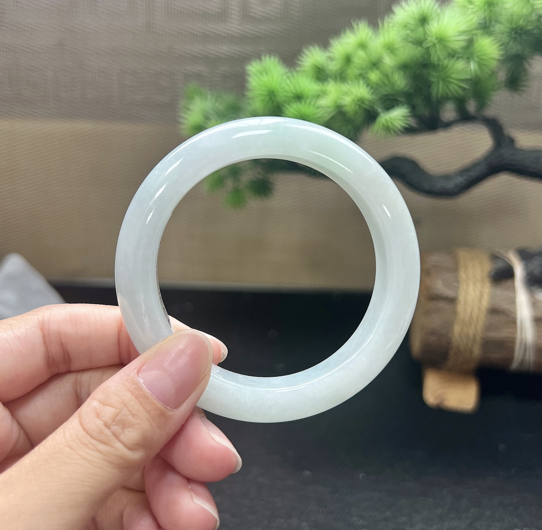 53圈口宽版正圈白月光手镯