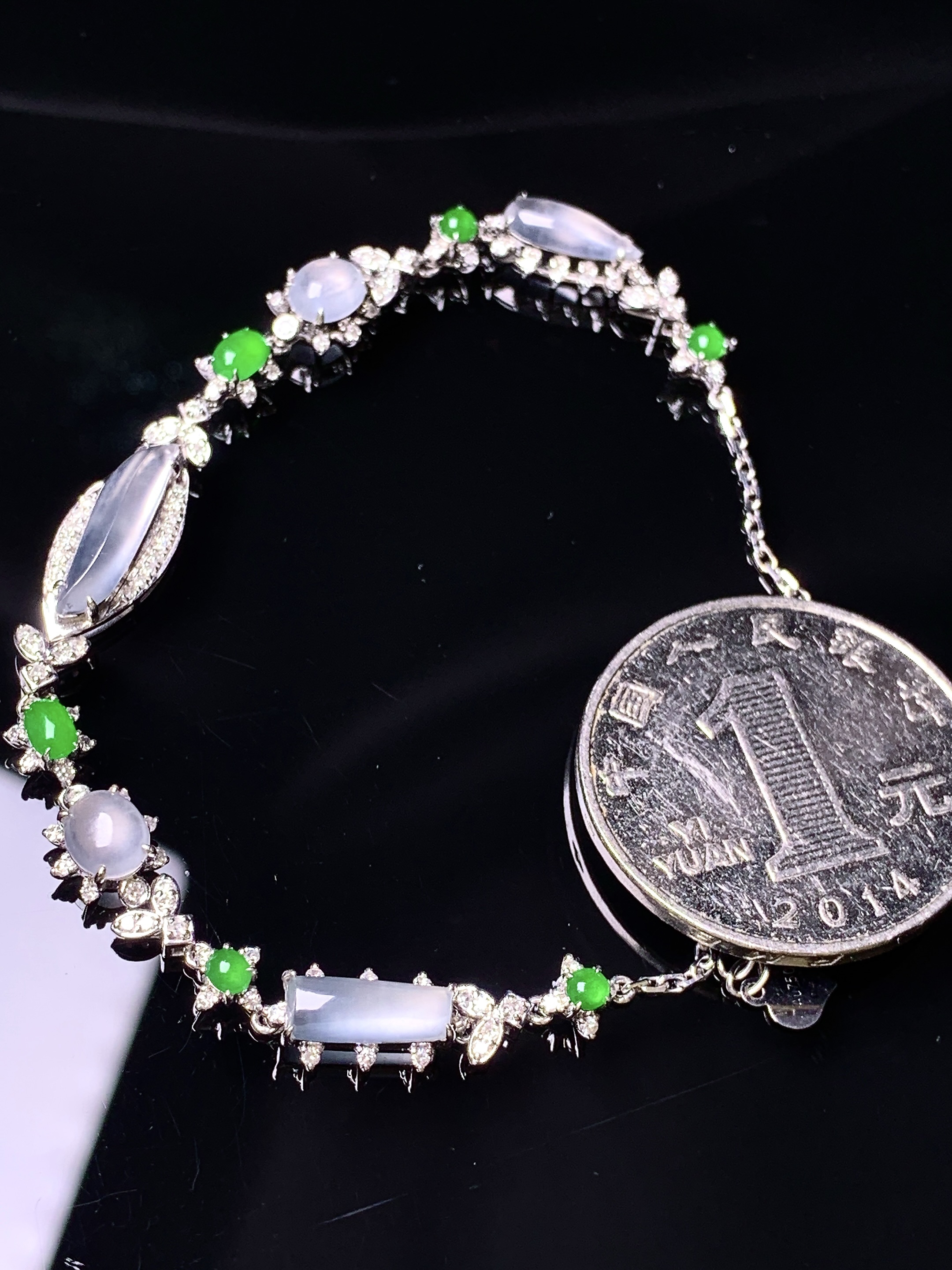 18k金钻镶嵌冰种多宝手链 玉质细腻 色泽艳丽清新 水润亮眼 整体尺寸150*7*5.5s1