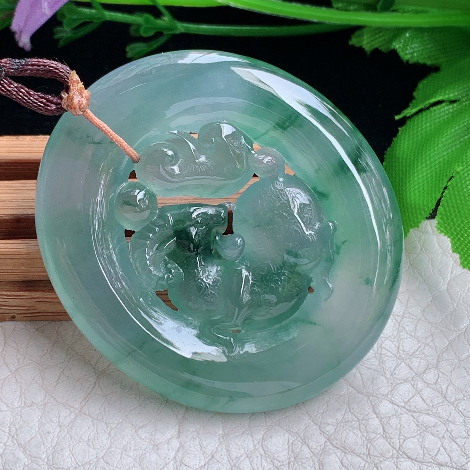 Bg实拍48.5*42.6*6.5缅甸翡翠冰种蓝水飘花生肖羊吊坠洋洋自得玉坠