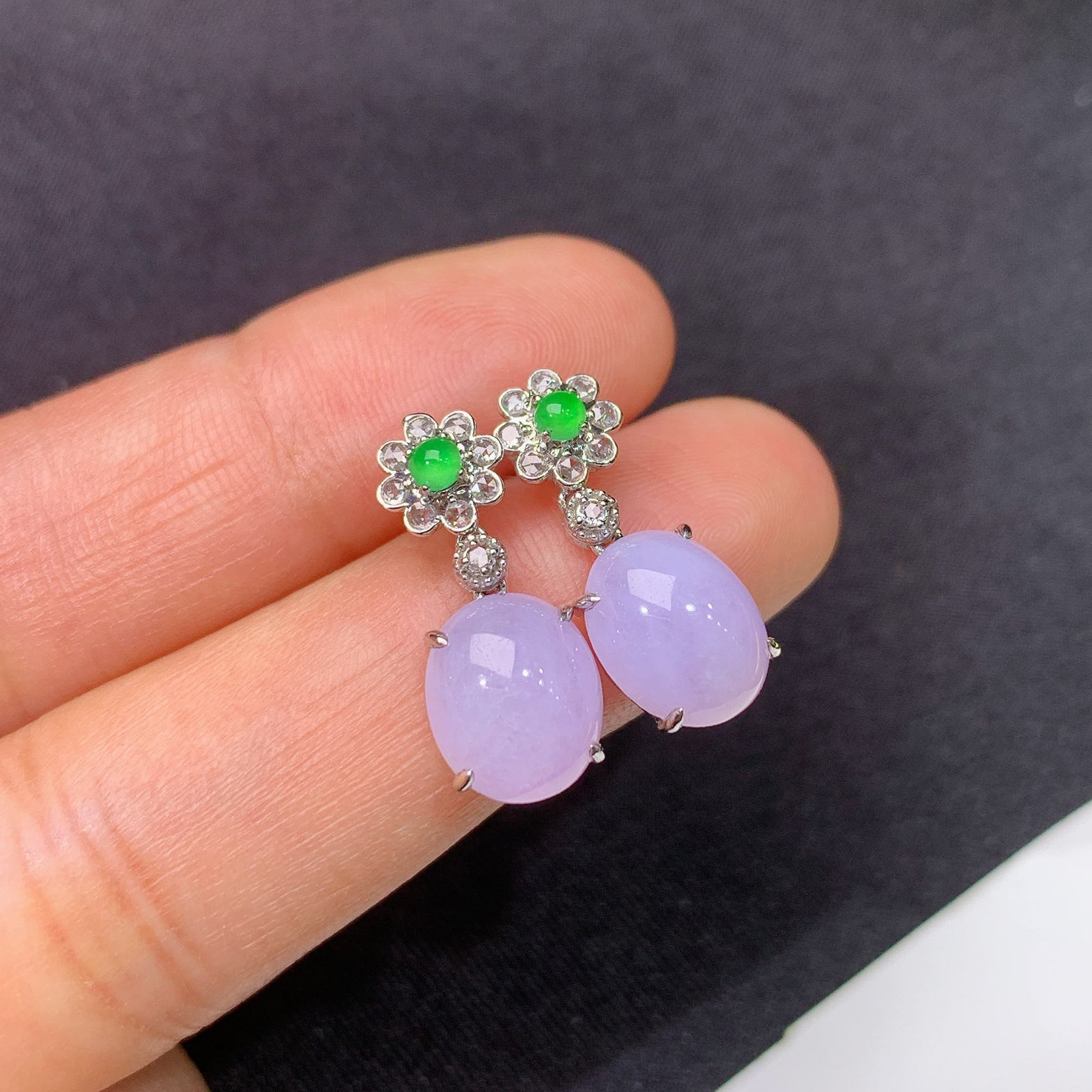 冰紫罗兰蛋面耳坠，18k金镶嵌，温润细腻，颜色鲜艳，Zha 尺寸9.7*7.6*3.5