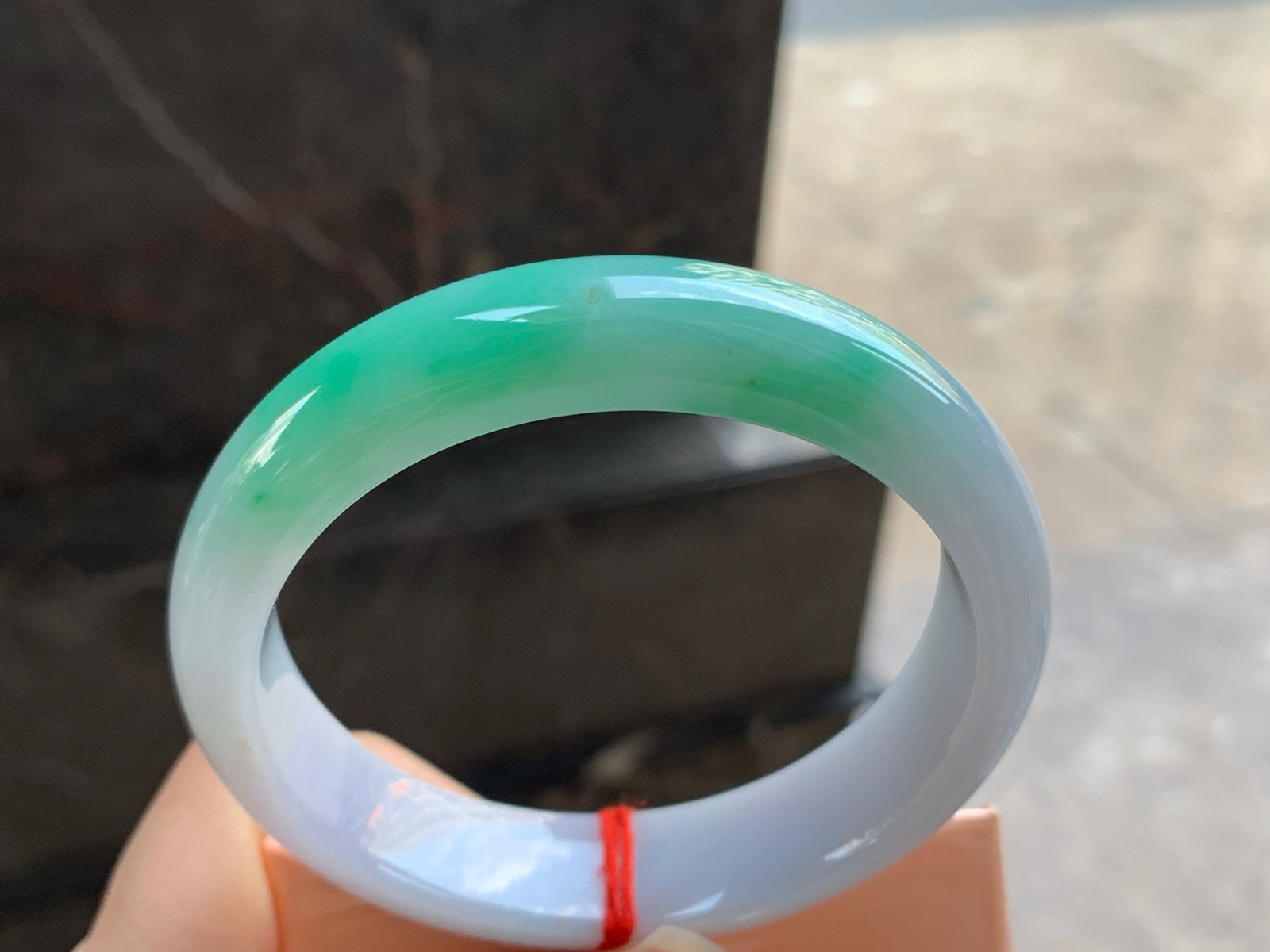 59-14.4-8.3

带色手镯^_^玉质温润 细腻