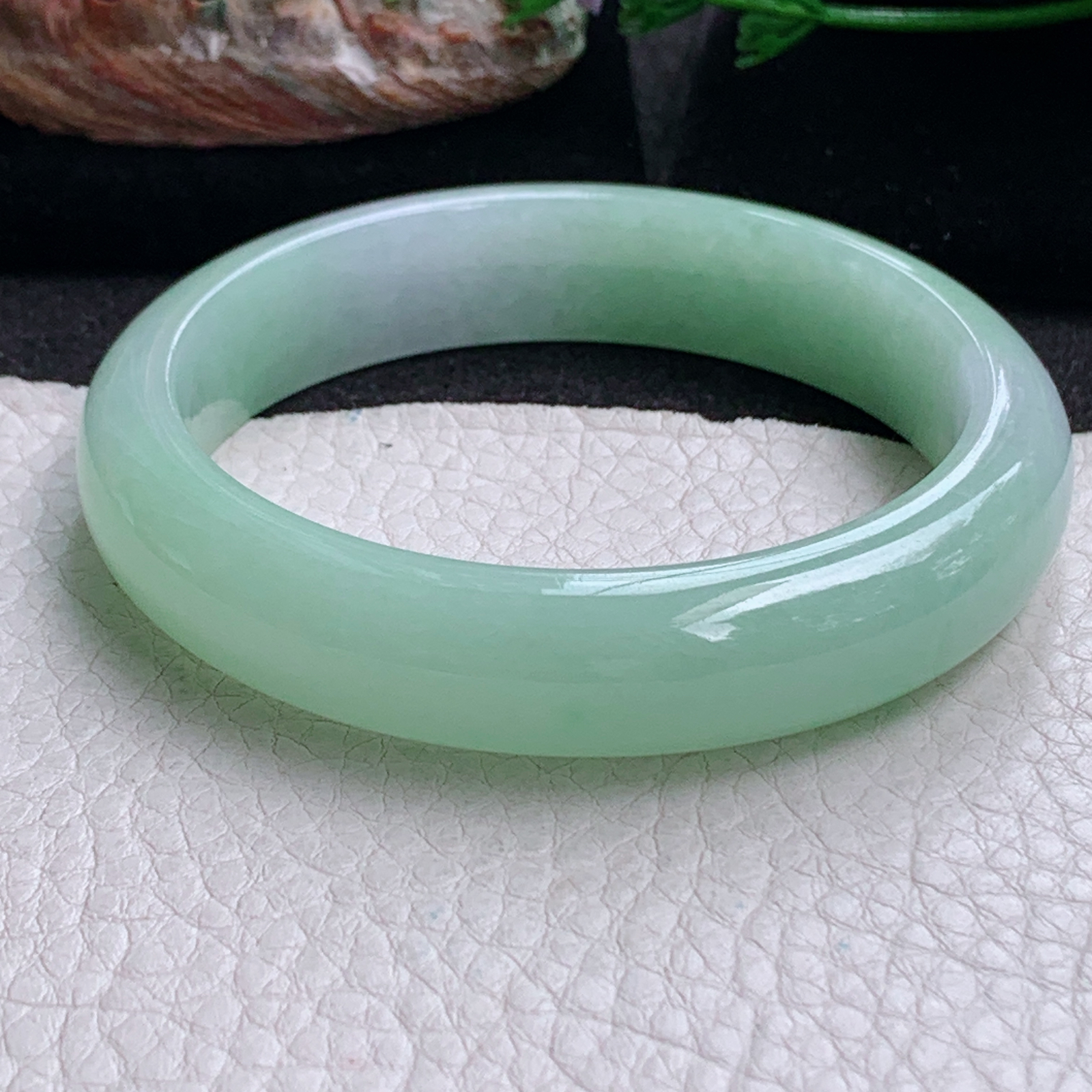 ee实拍57*13*8.2平安镯 天然缅甸翡翠a货白的甜绿水润正圈玉镯子