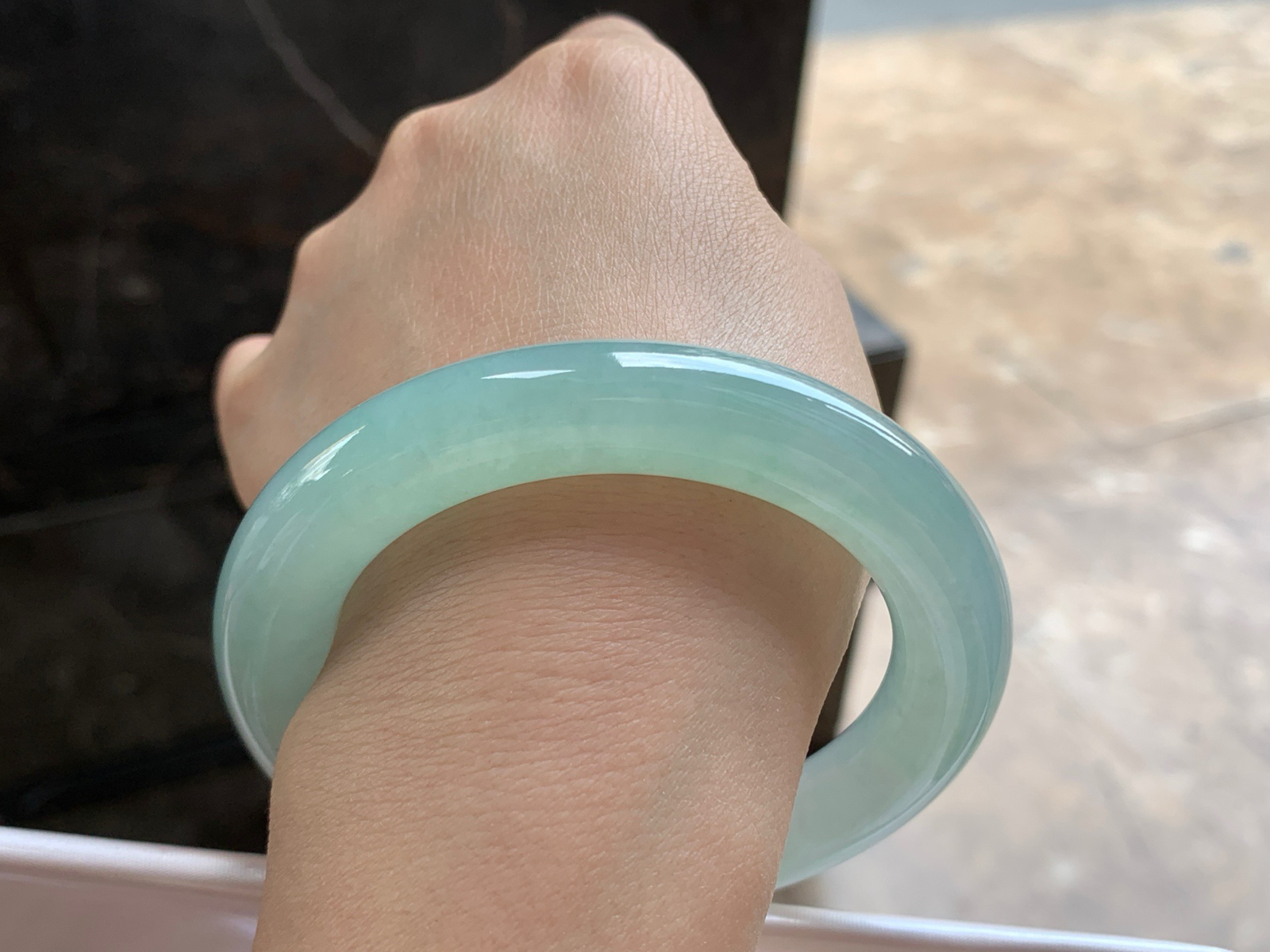 57.5-12.3

晴水圆条手镯^_^细腻