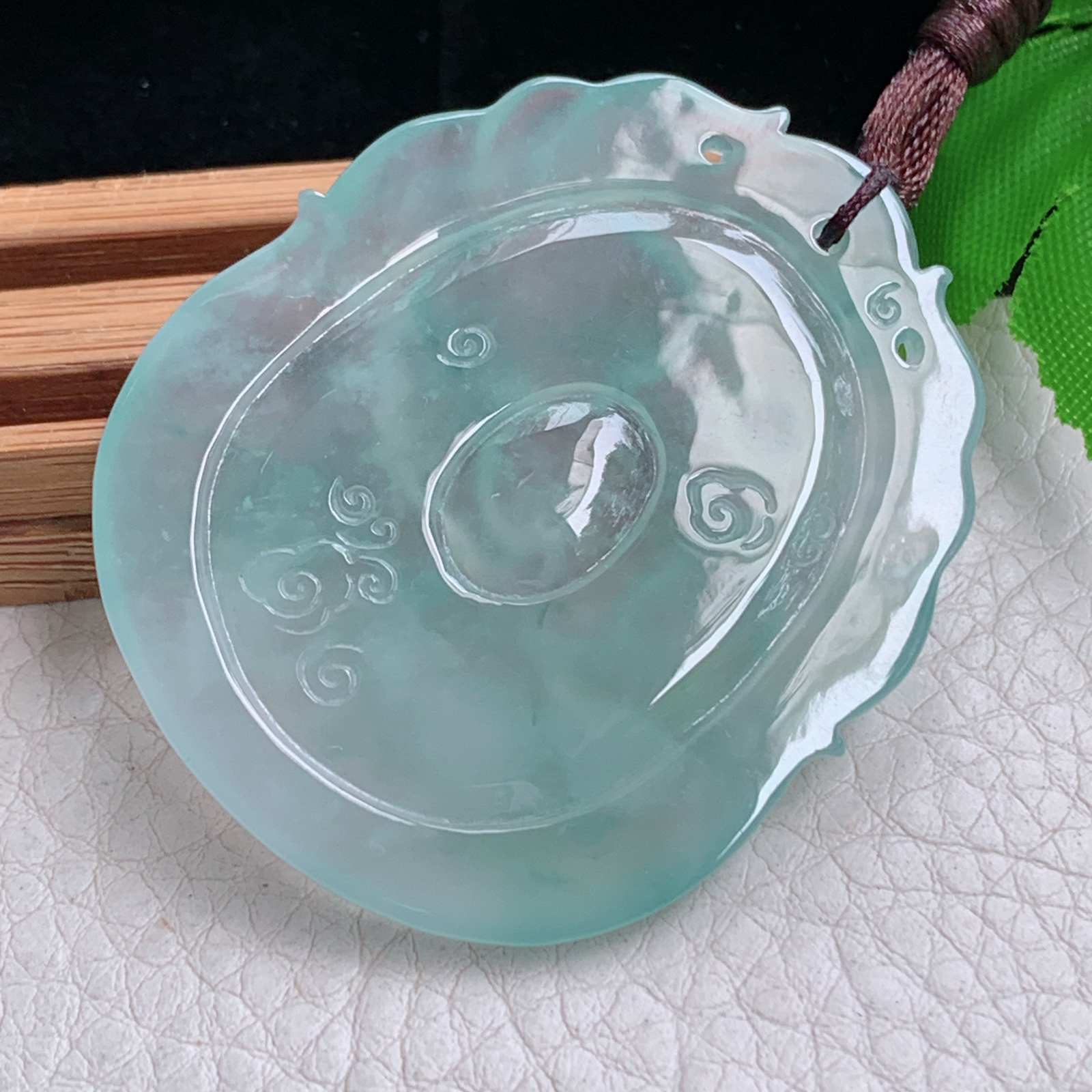 Bg实拍50*42*5.5缅甸翡翠冰种睛水扭转乾坤吊坠生肖牛玉坠