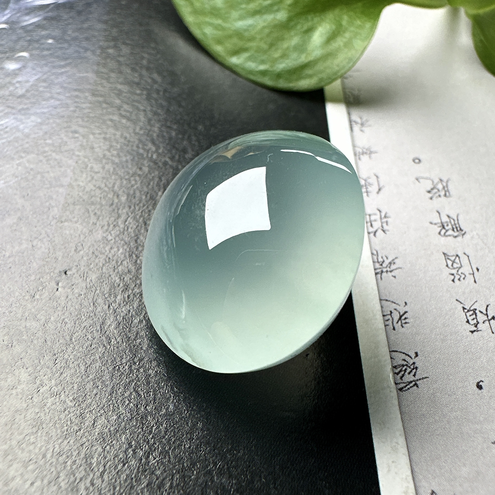 【冰种天空蓝蛋面裸石】大鸽子蛋，种地上乘，冰感十足，通透起光，饱满圆润，收藏品质