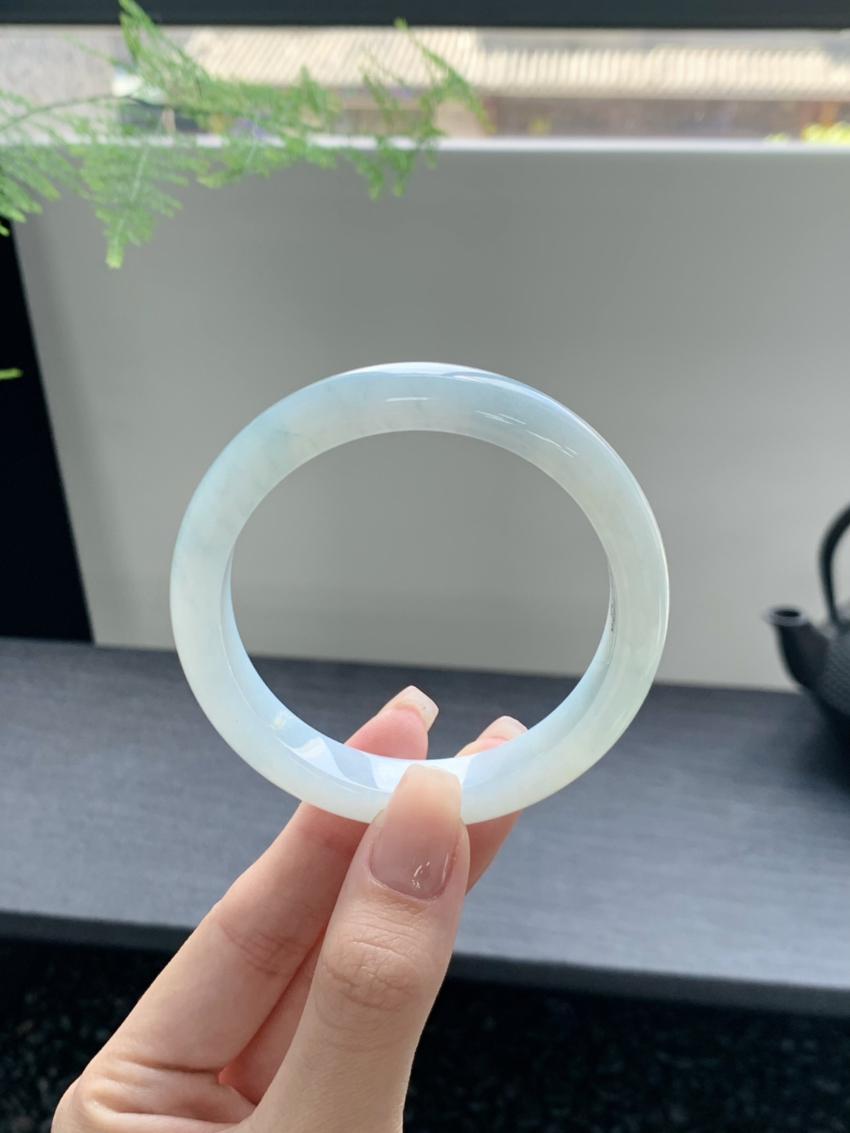 【冰晴蓝手镯】宛如晴朗天空的映照🦋纯净且迷人。其冰润的质地，晴底的温婉，戴在腕间，绽放独特魅力55.9-12-8mm