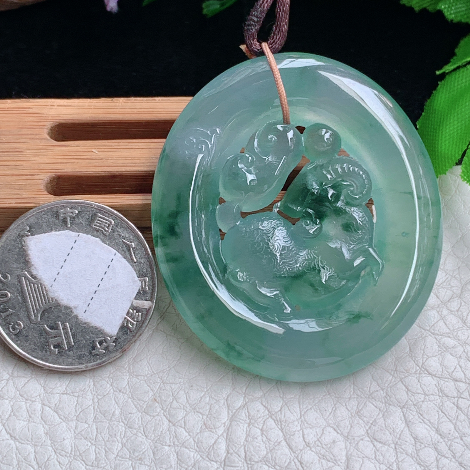 Bg实拍48.5*42.6*6.5缅甸翡翠冰种蓝水飘花生肖羊吊坠洋洋自得玉坠