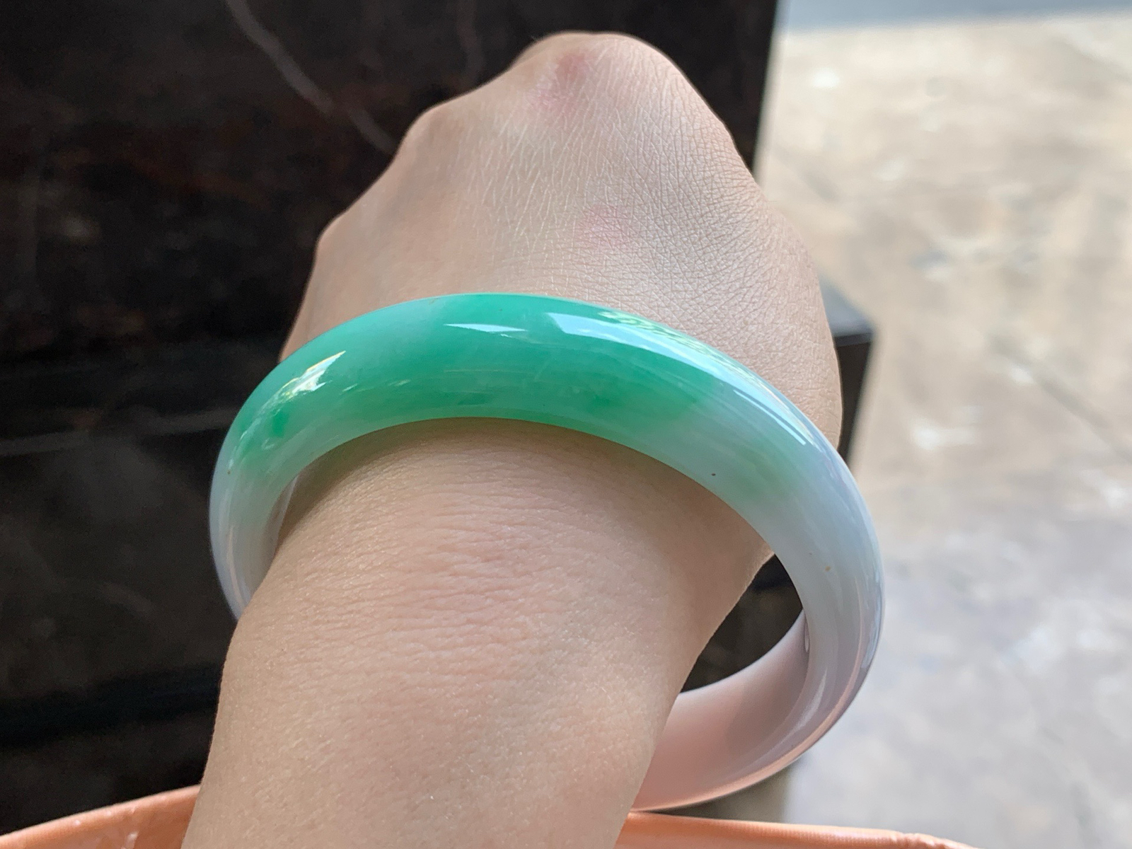 59-14.4-8.3

带色手镯^_^玉质温润 细腻