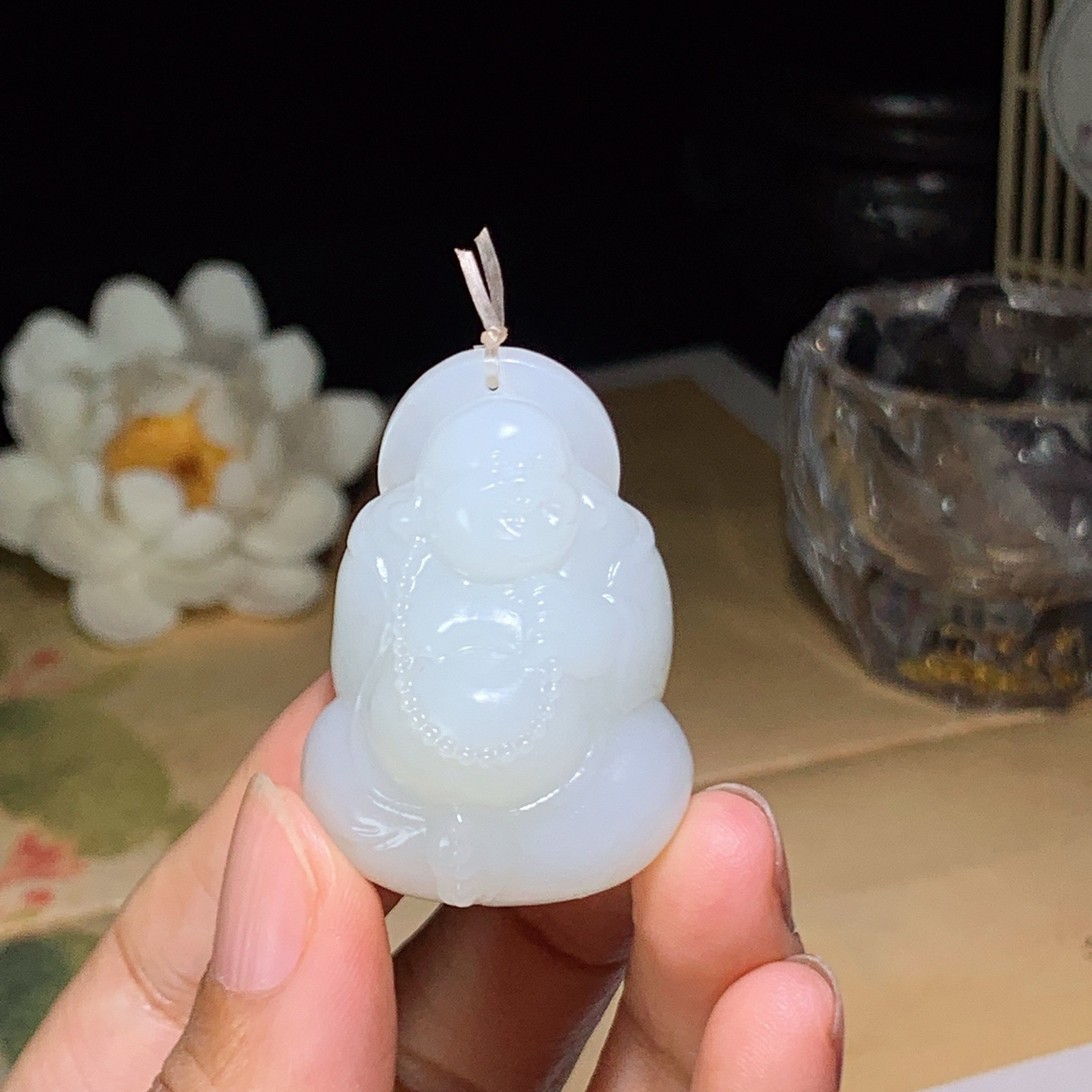 新疆和田玉白玉佛引福来挂件 尺寸40/28/19重28克！玉质细腻油润 底色纯净 脂粉好，品质好。lt260420