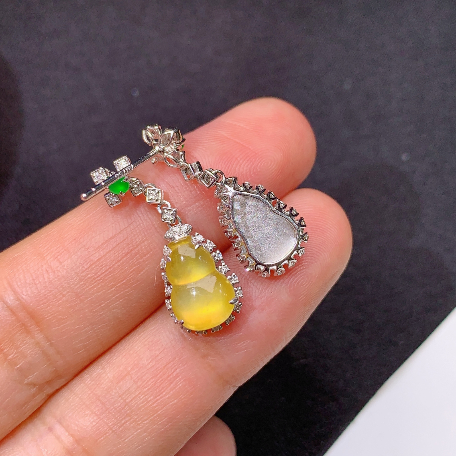 冰黄翡葫芦耳坠，18k金镶嵌，简约时尚，冰润鲜艳，种水足，Mi 尺寸9.8*6.9*2