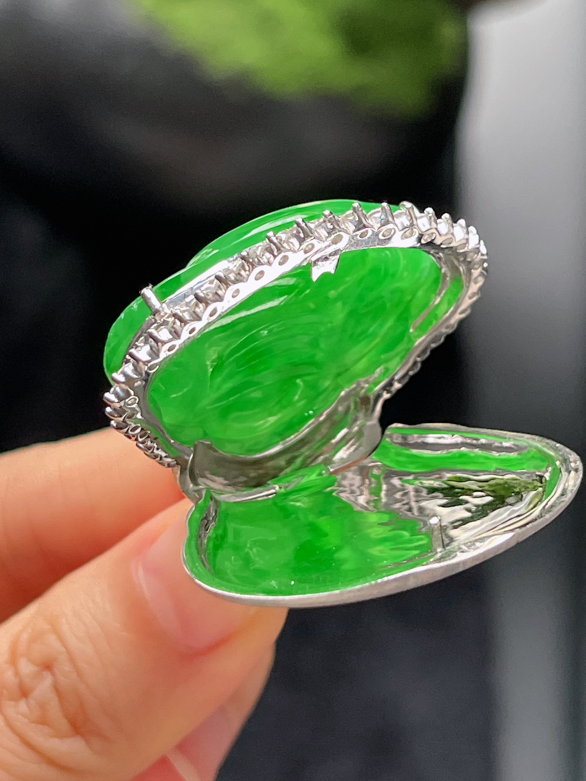 翡翠冰糯种绿色吊坠，印记：G18K,伴钻石