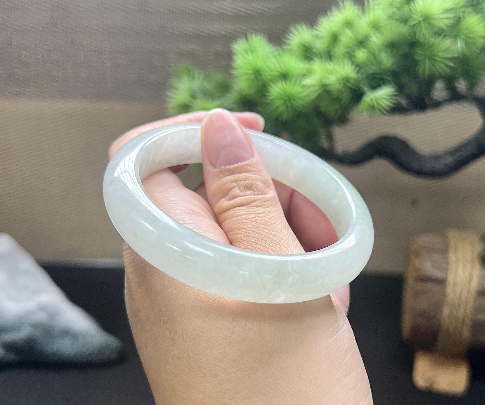 ￼ ￼ 54圈口正圈白月光手镯