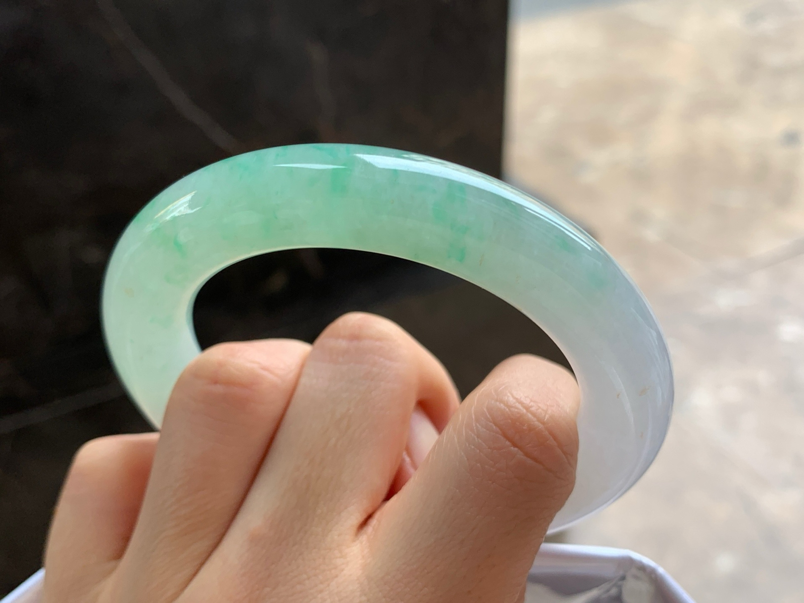 57-12

晴绿圆条手镯^_^清新