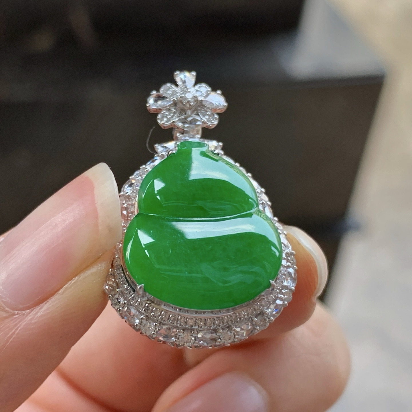 金钻镶嵌辣绿色葫芦^_^鲜艳