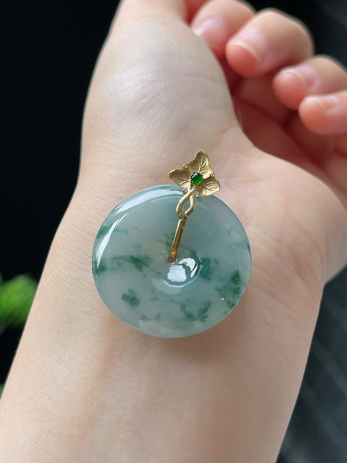 18k金 翡翠冰糯种飘绿平安扣挂件