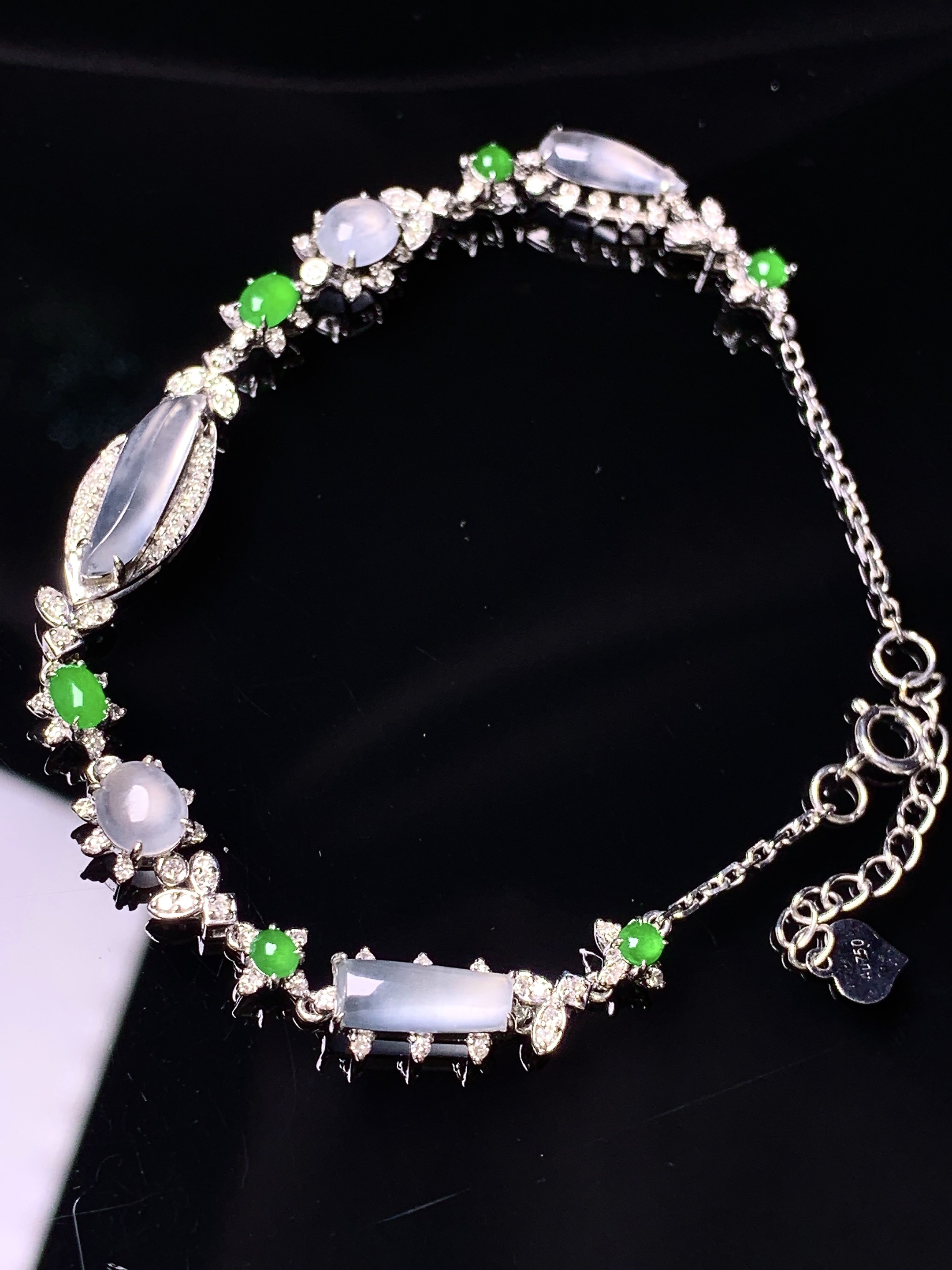 18k金钻镶嵌冰种多宝手链 玉质细腻 色泽艳丽清新 水润亮眼 整体尺寸150*7*5.5s1