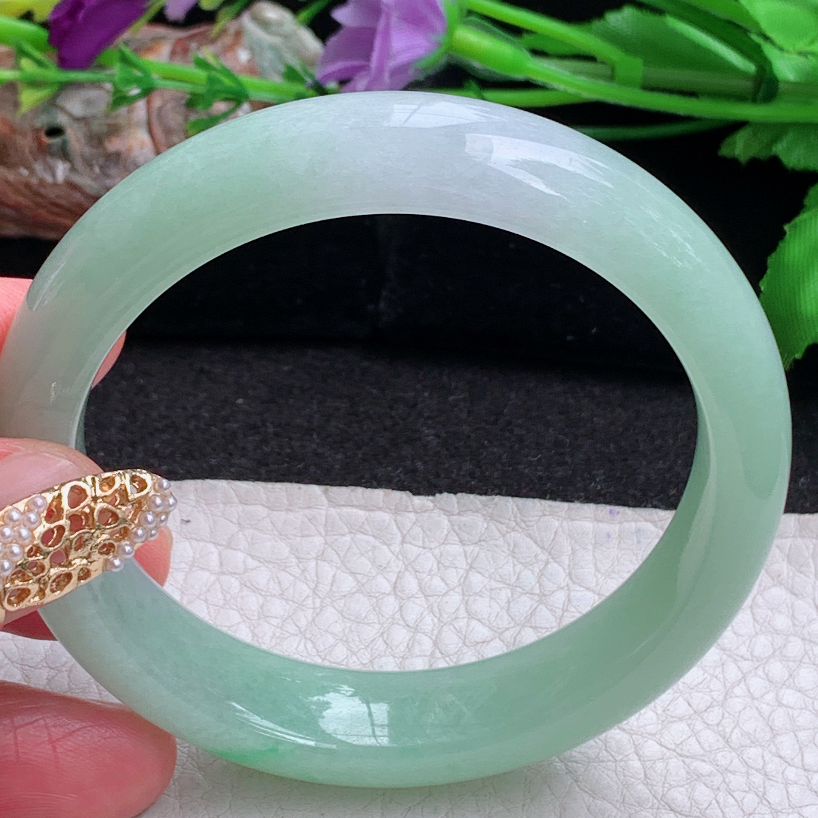 ee实拍57*13*8.2平安镯 天然缅甸翡翠a货白的甜绿水润正圈玉镯子