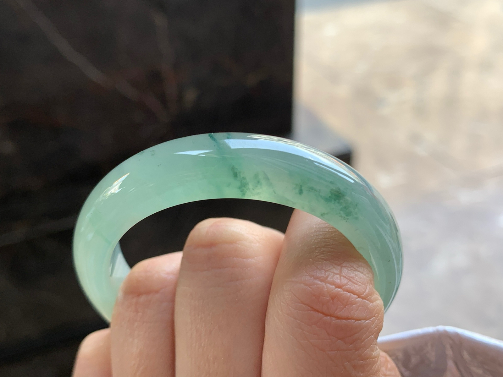 53.4-10.8-7.3

飘花晴水贵妃手镯^_^清新 正圈51可以带