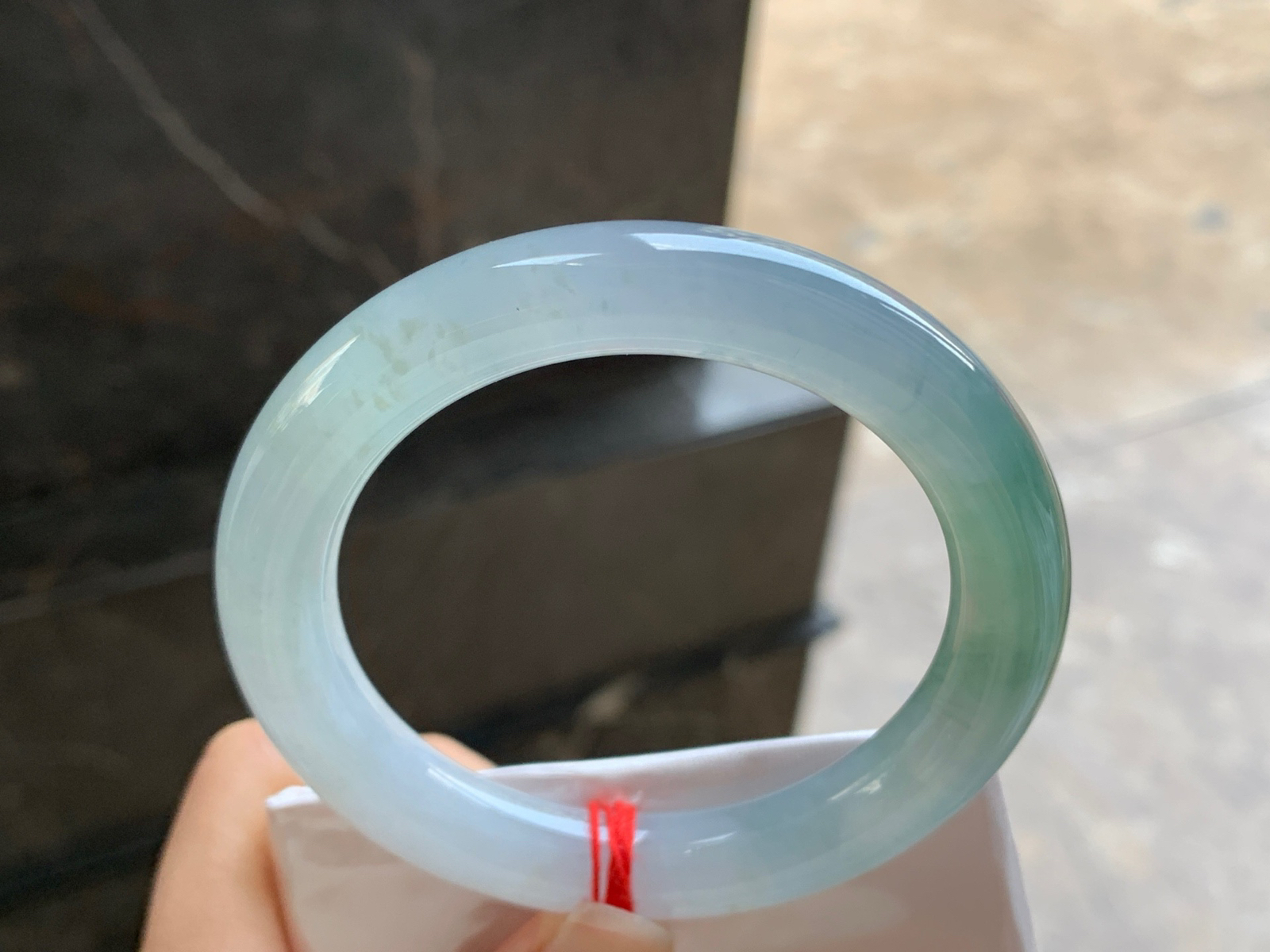 55-11

冰蓝圆条手镯^_^种水好