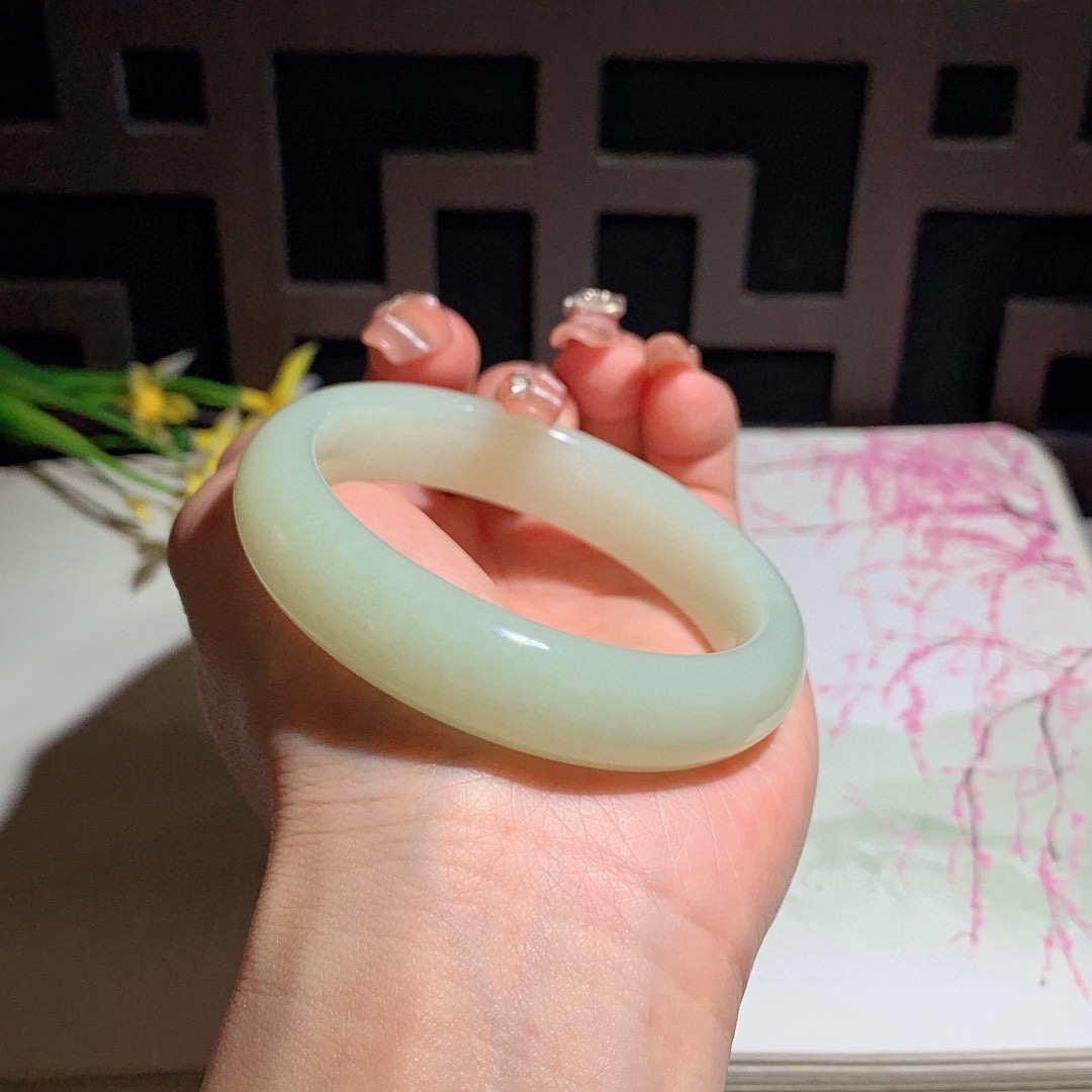 和田玉54.5圈口黄口料宽条手镯！玉质细腻油润 底色纯净 无裂无杂 脂粉好，品质好！