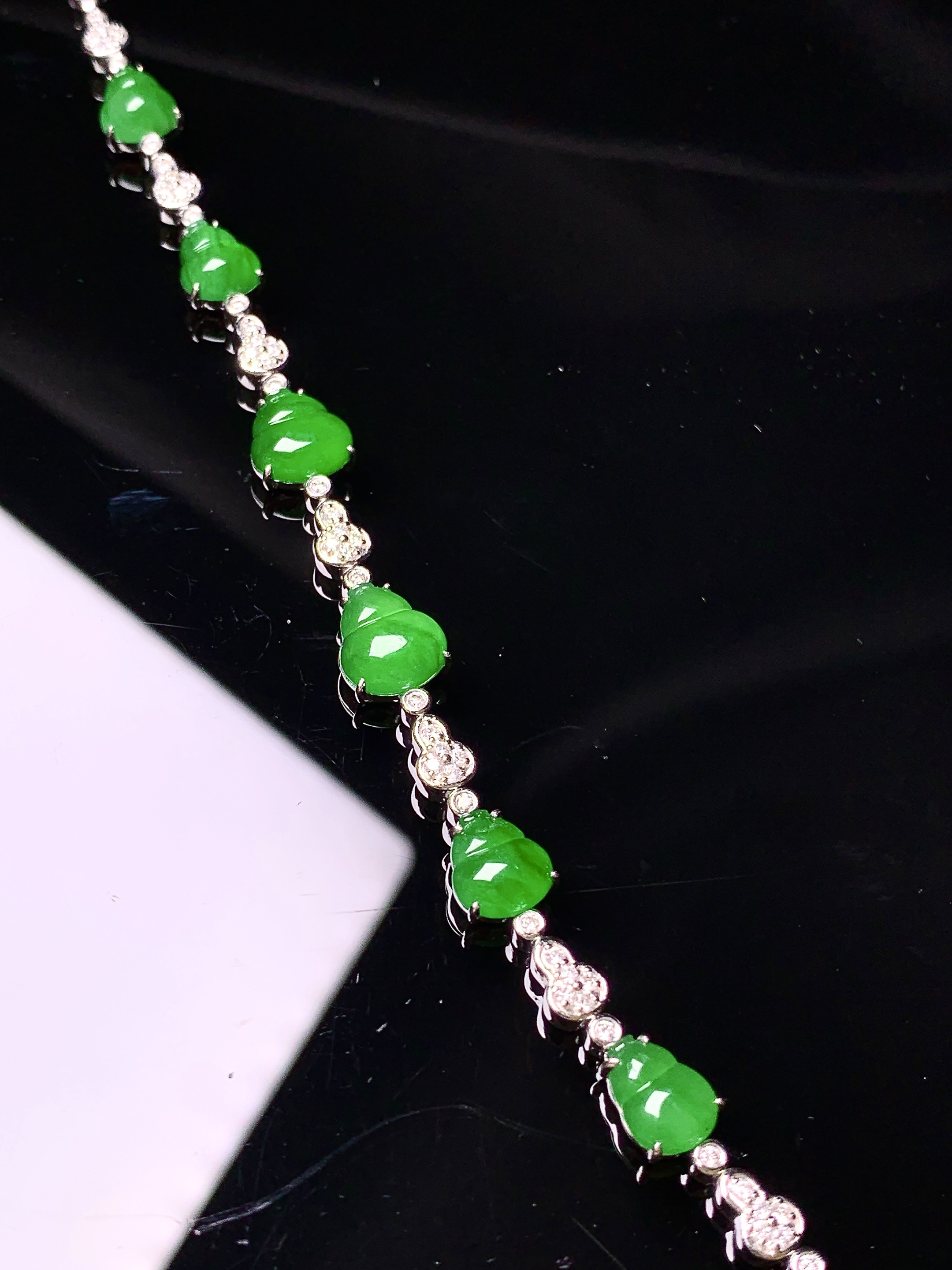 18k金钻镶嵌满绿葫芦手链 玉质细腻 色泽艳丽清新 水润亮眼 整体尺寸160*7*3.8s1
