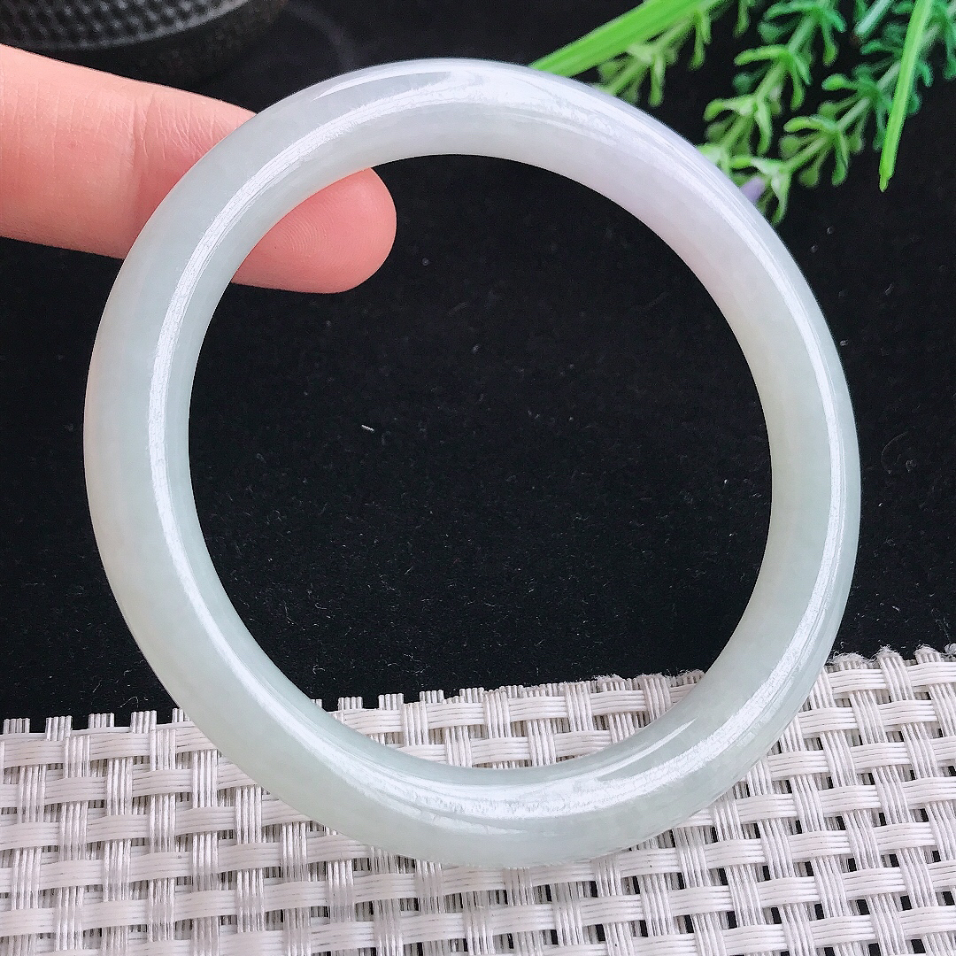 实拍A货翡翠60/9/8.5老坑冰润水灵圆条手镯宽边玉镯平安镯