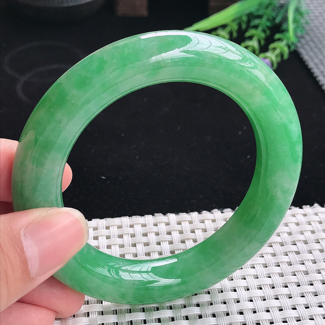 实拍A货翡翠56.5/13/12.8老坑冰润水灵满绿胖圆条手镯翡翠玉镯平安镯