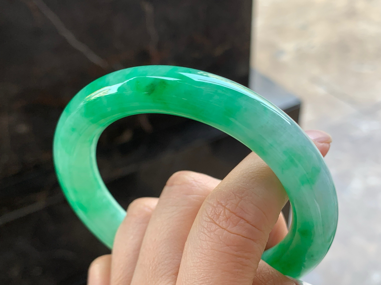 57-11.1

阳绿色圆条手镯^_^色阳