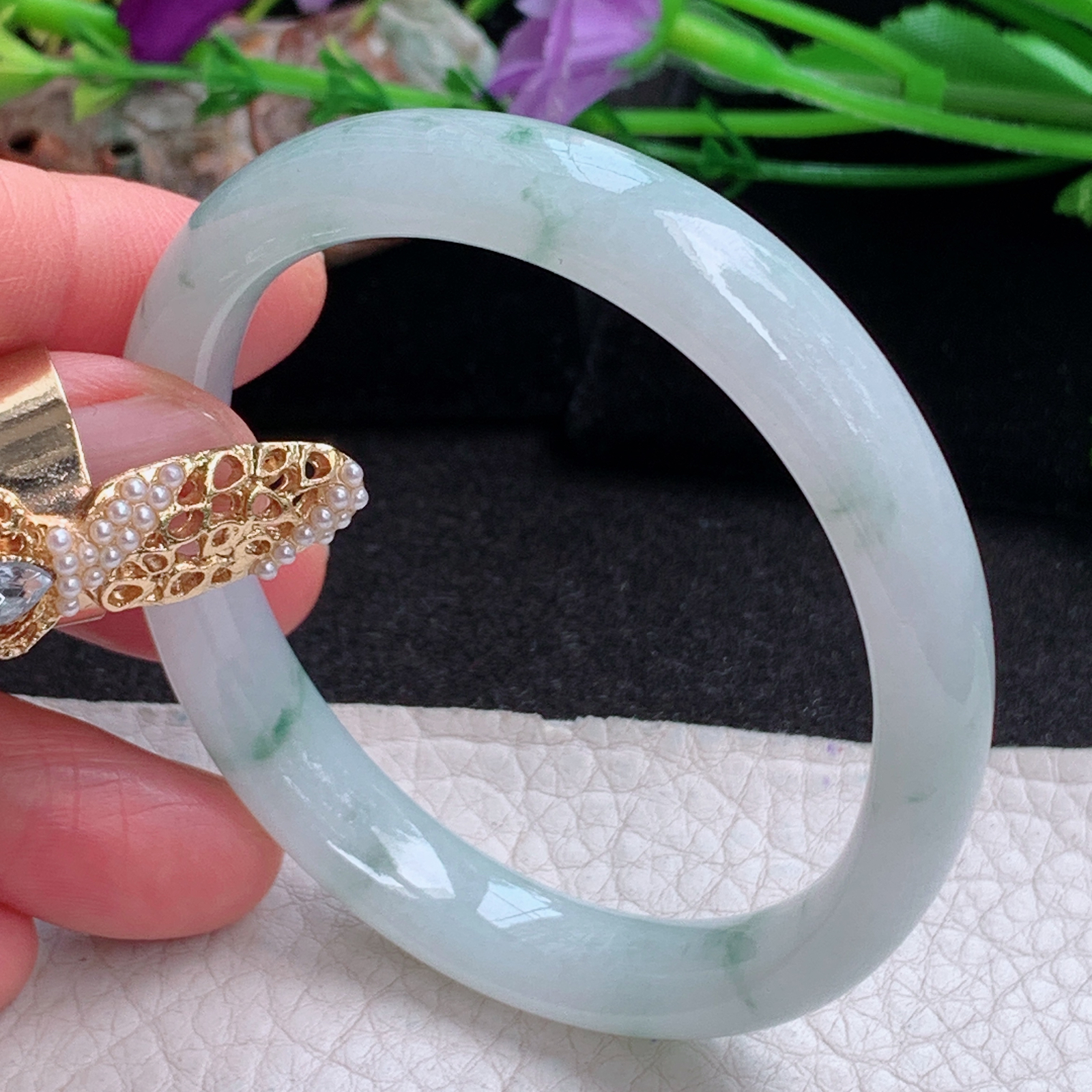 jm实拍558*48.5*10*6.8贵妃镯 天然缅甸翡翠a货冰飘花秀气蛋形玉镯