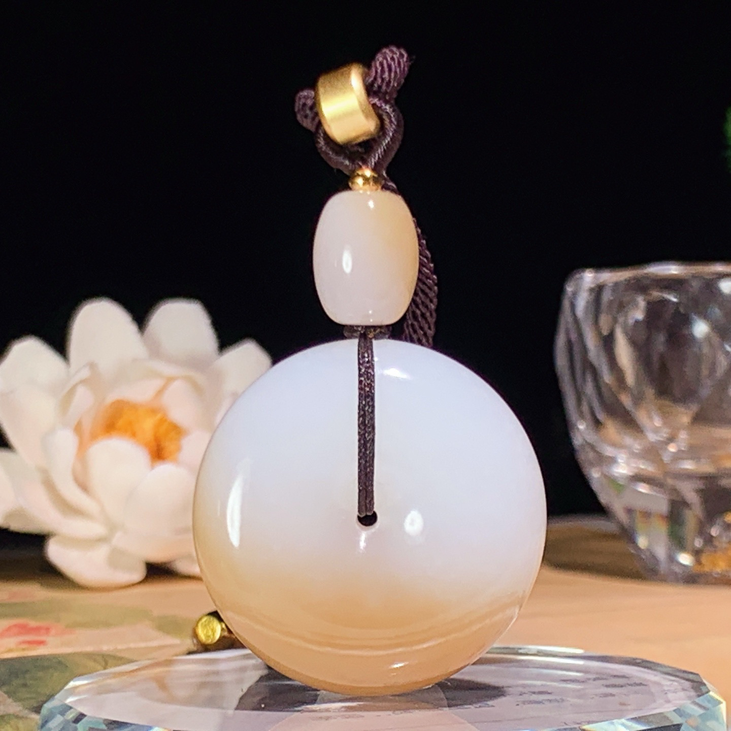 新疆和田玉且末糖平安扣挂件 尺寸33/13重33克！玉质细腻油润 底色纯净 脂粉好，品质好。lt260420