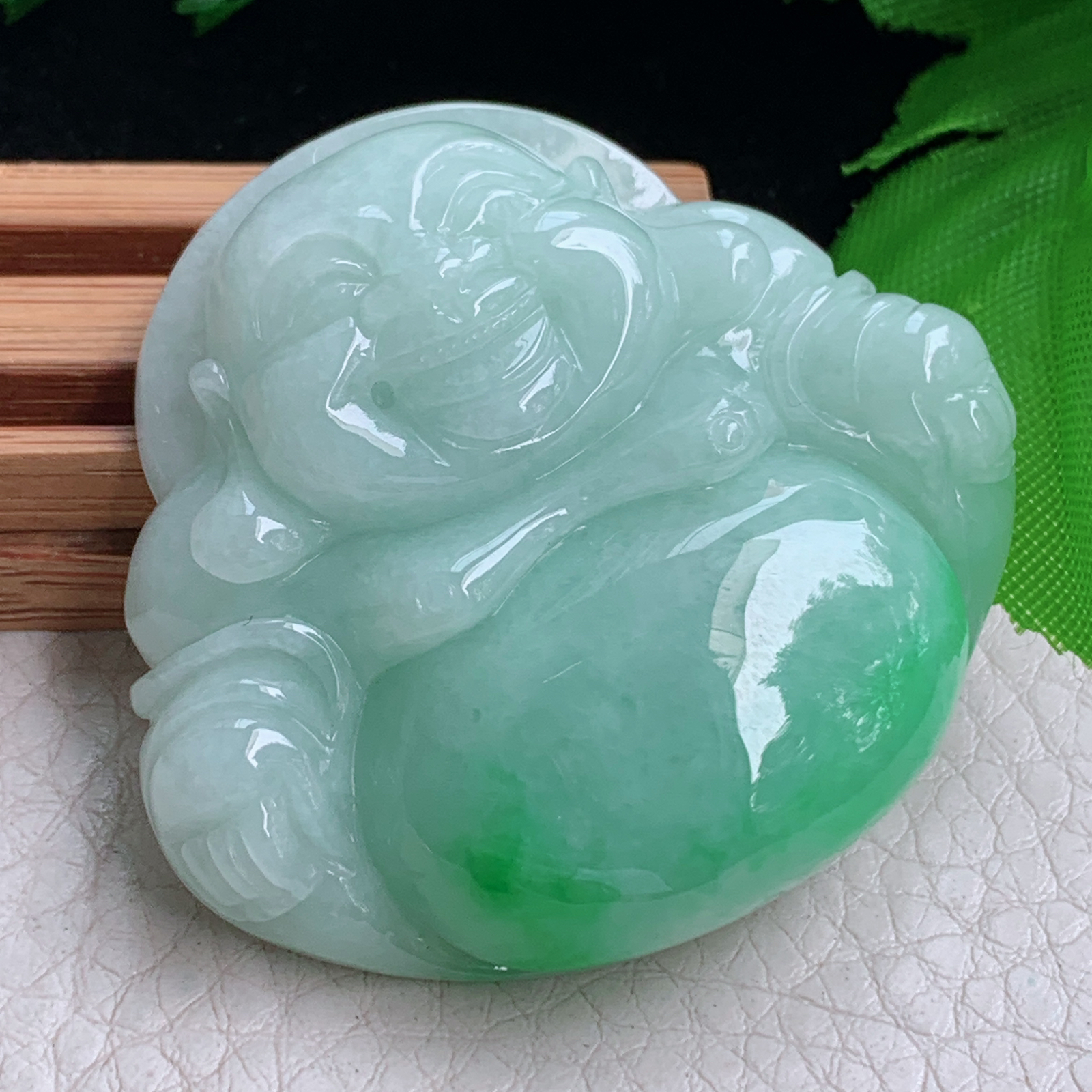 zen实拍44.5*48.5*12缅甸翡翠飘绿佛公吊坠大肚弥勒佛像项坠白底青