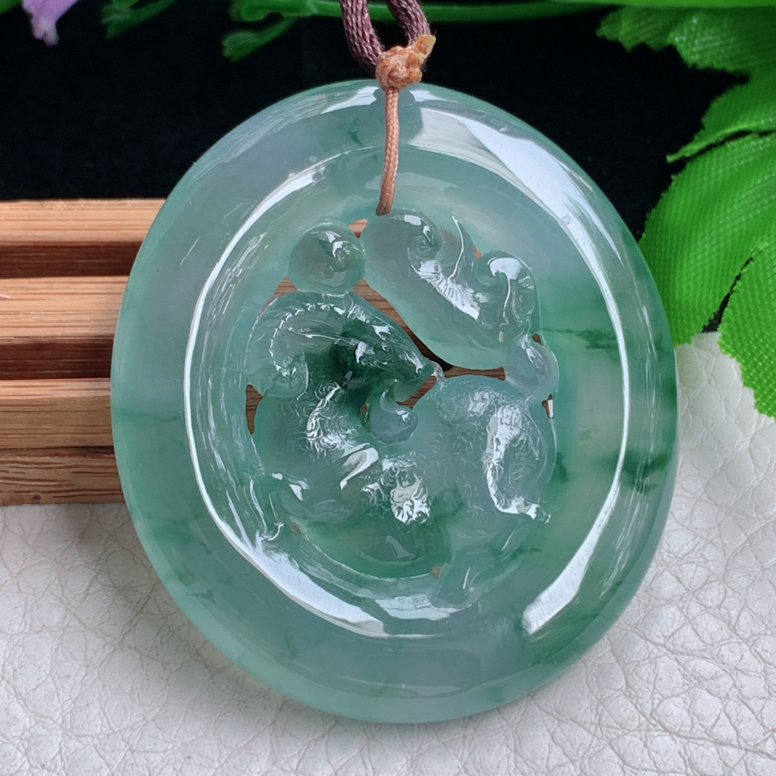 Bg实拍48.5*42.6*6.5缅甸翡翠冰种蓝水飘花生肖羊吊坠洋洋自得玉坠