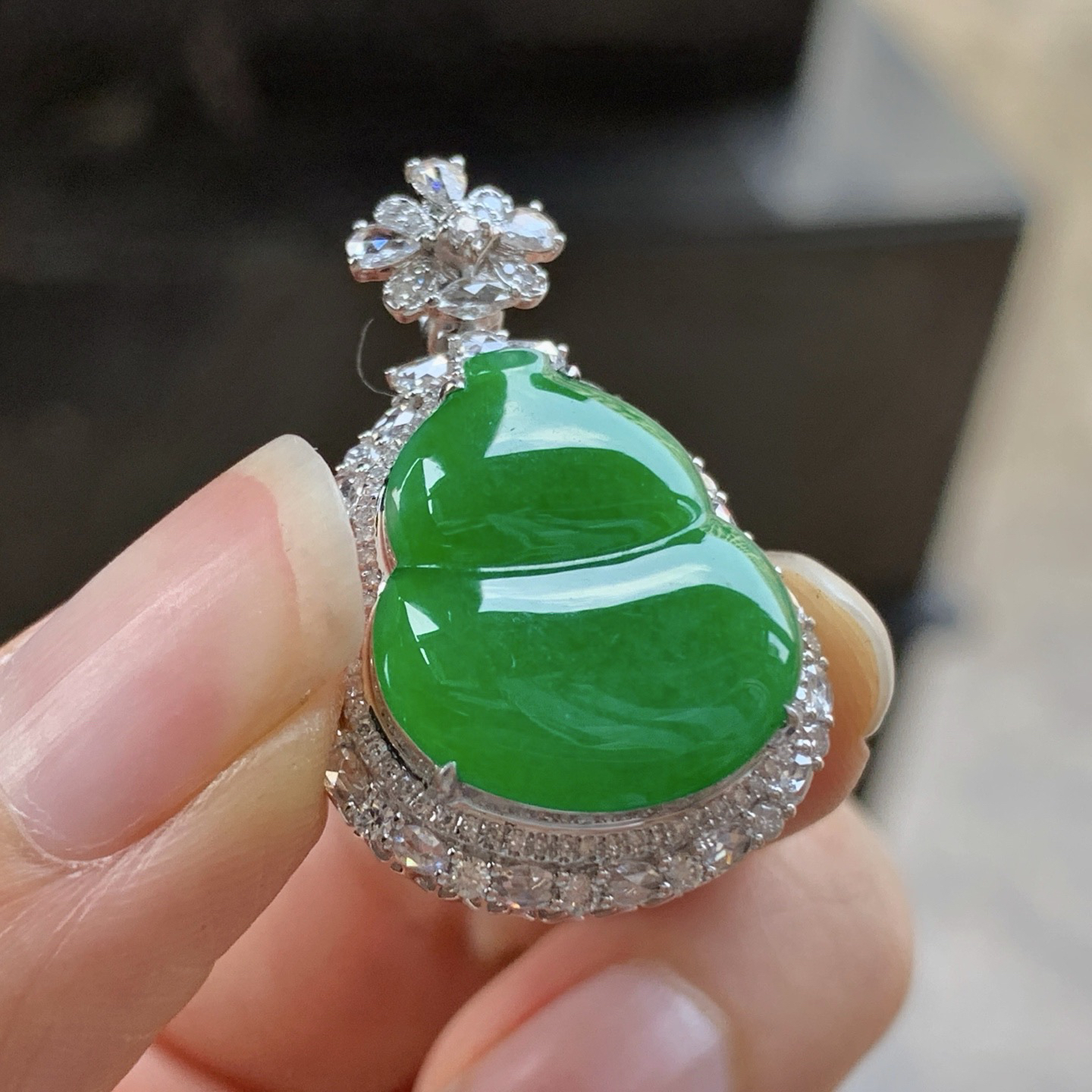 金钻镶嵌辣绿色葫芦^_^鲜艳