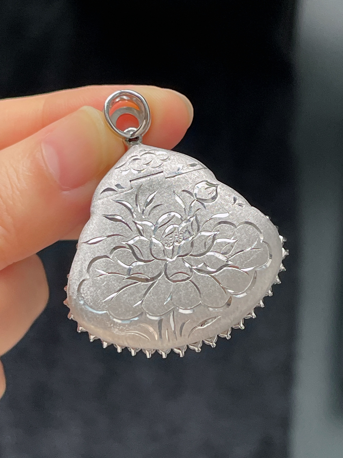 翡翠冰糯种绿色吊坠，印记：G18K,伴钻石