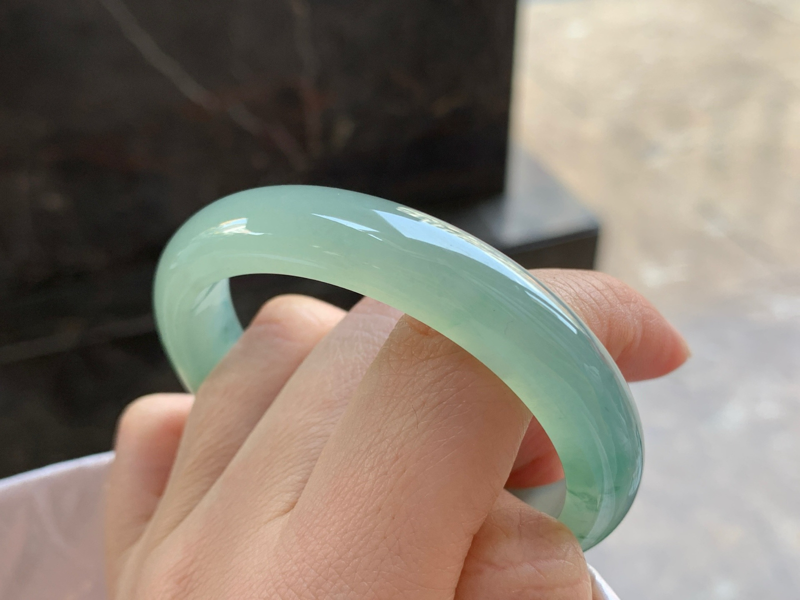 53.4-10.8-7.3

飘花晴水贵妃手镯^_^清新 正圈51可以带