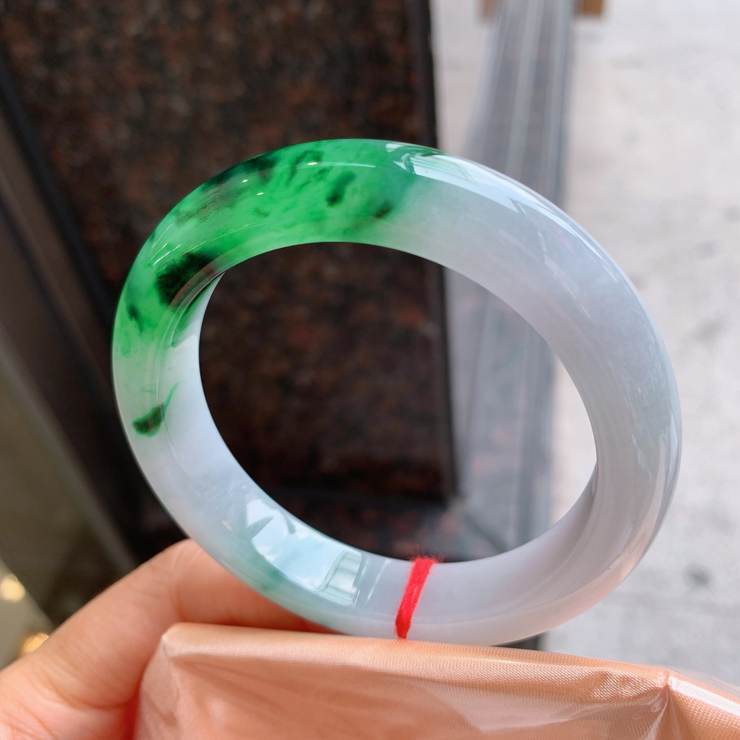 正圈飘绿 无裂 尺寸：56.8/12.2/9.4 色辣