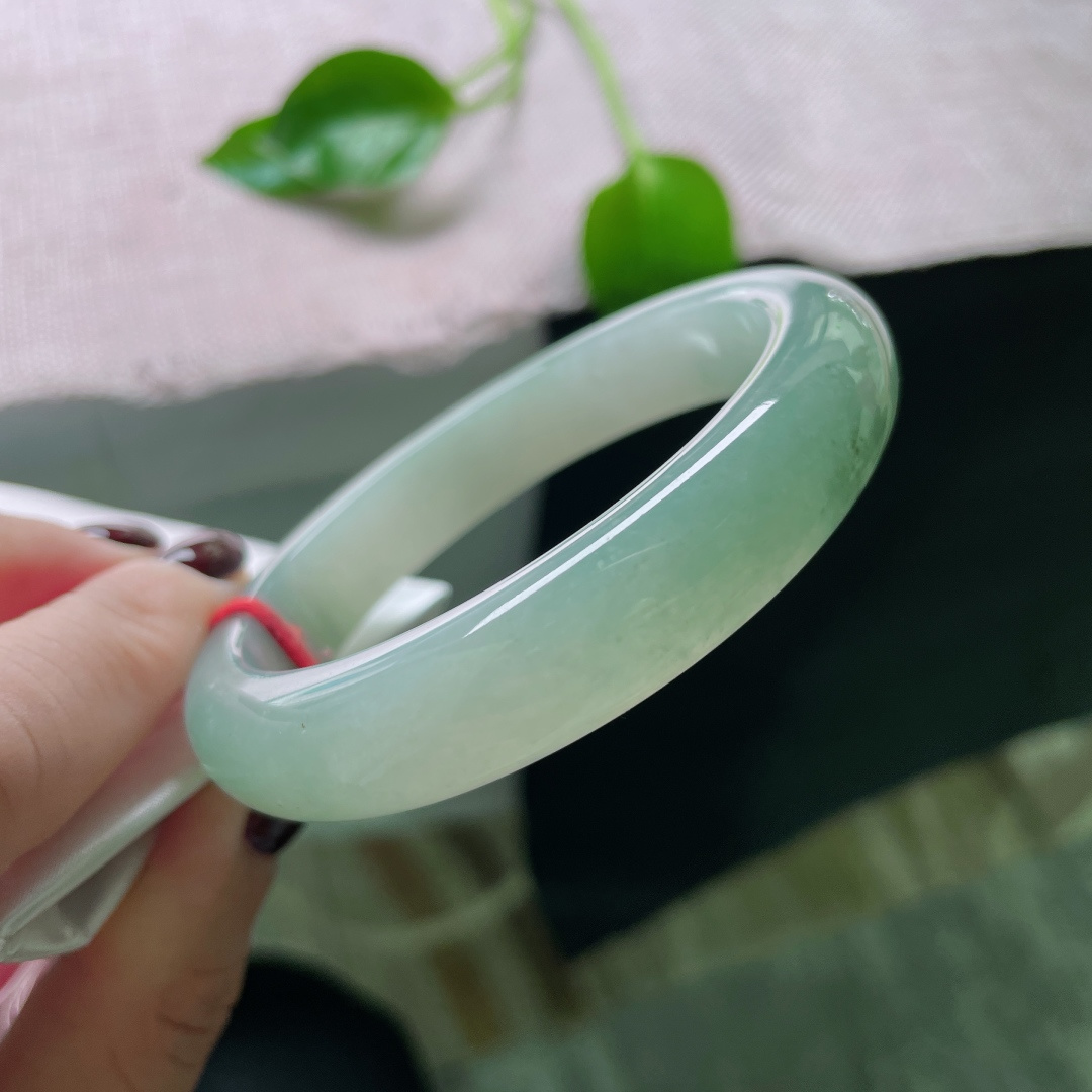 57.7/12.7/8.4绿底正圈，水润细腻，渐变之色，悠悠岁月，皮纹，无裂，ss48944a